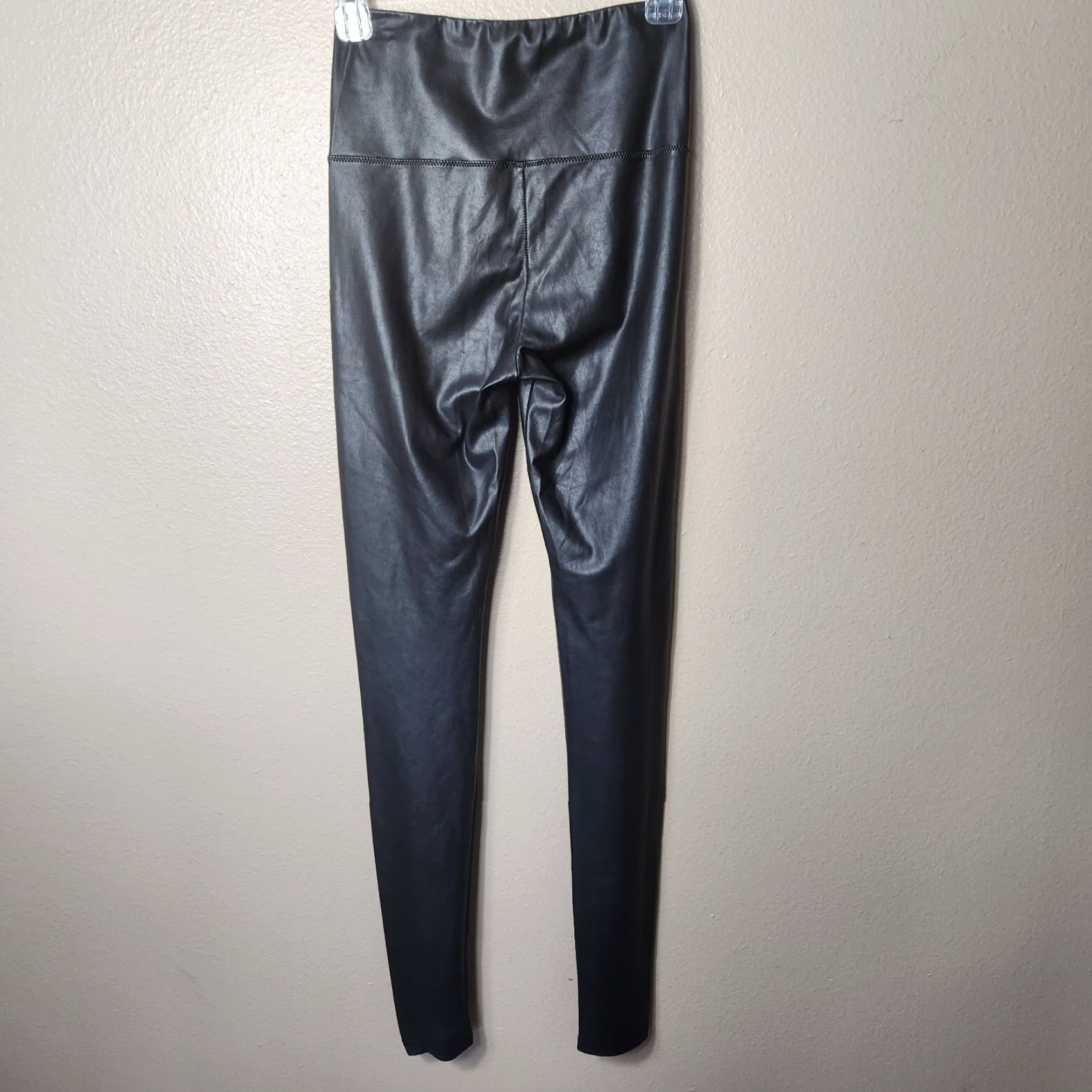 Aritzia Wilfred Free Aritzia Daria Faux/Vegan Leather High Waisted Leggings S Black Womens Leggings Band Biker City Festival Going Out Gothic Rock Size 28" / US 6 / IT 42 - 6 Thumbnail