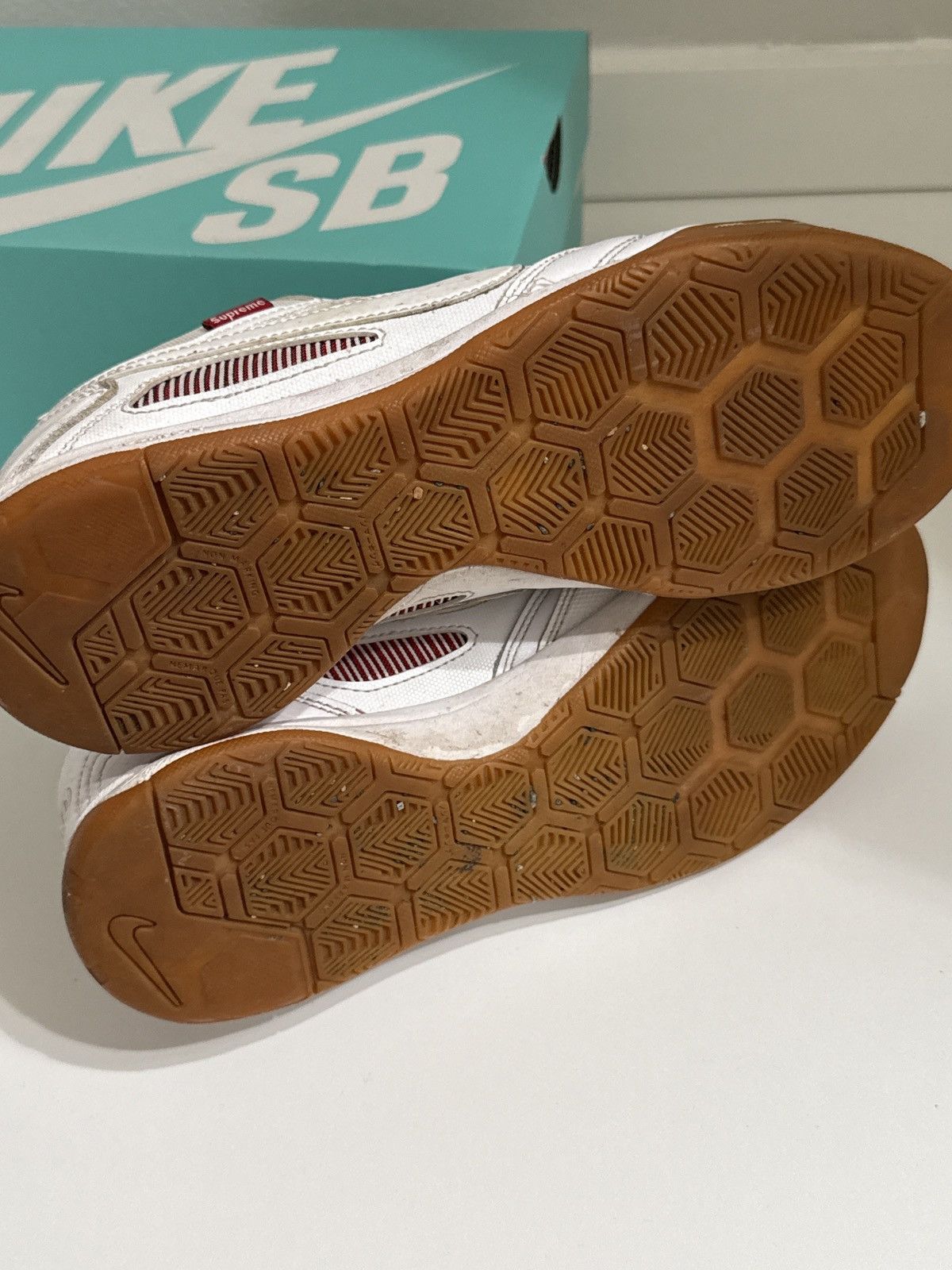 Nike × Supreme Supreme x Nike Gato SB Low White Size US 8 / EU 41 - 8 Thumbnail