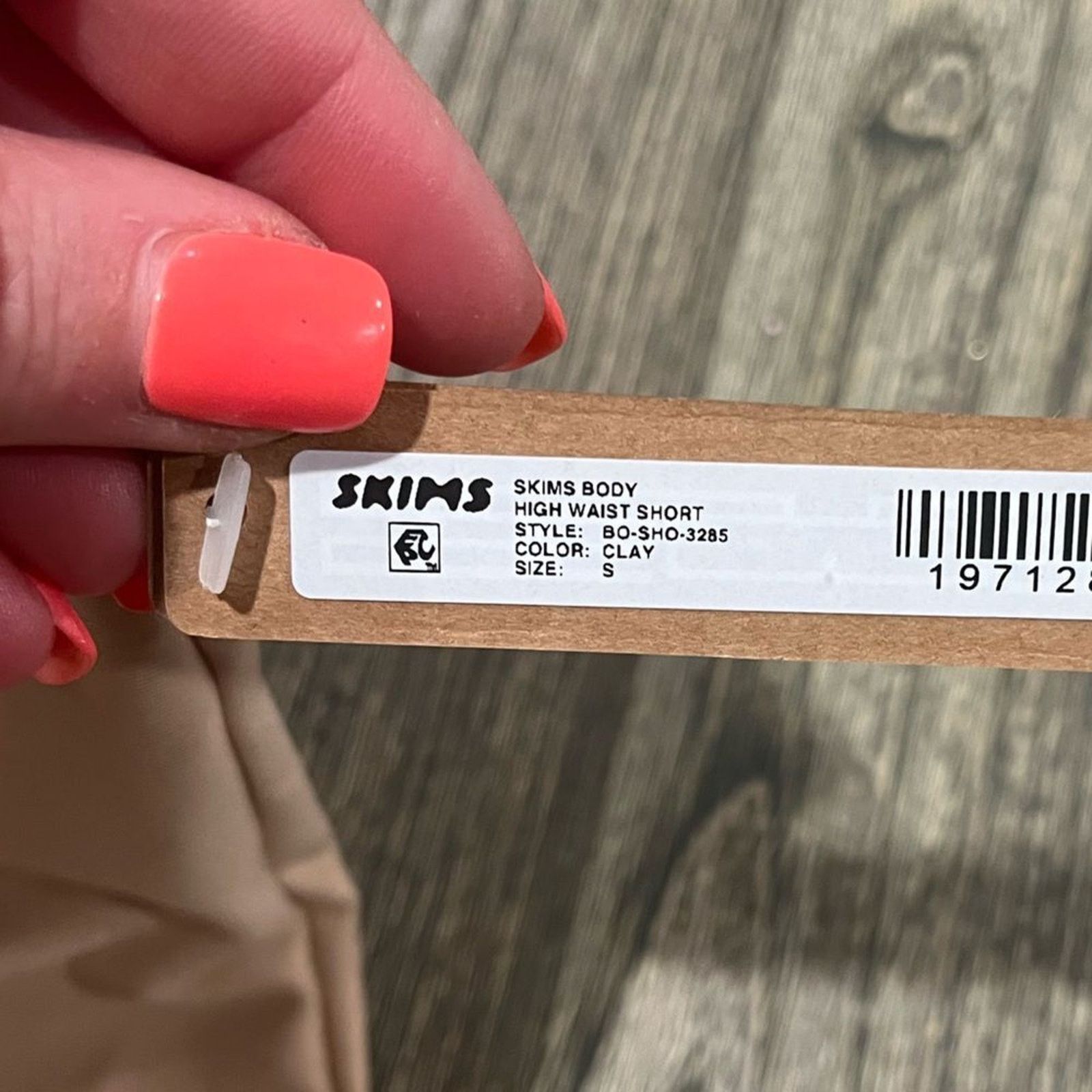 SKIMS NWT Skims High-Waisted Mid Tight Short Raw Cut Leg Open Sz S Size ONE SIZE - 2 Thumbnail