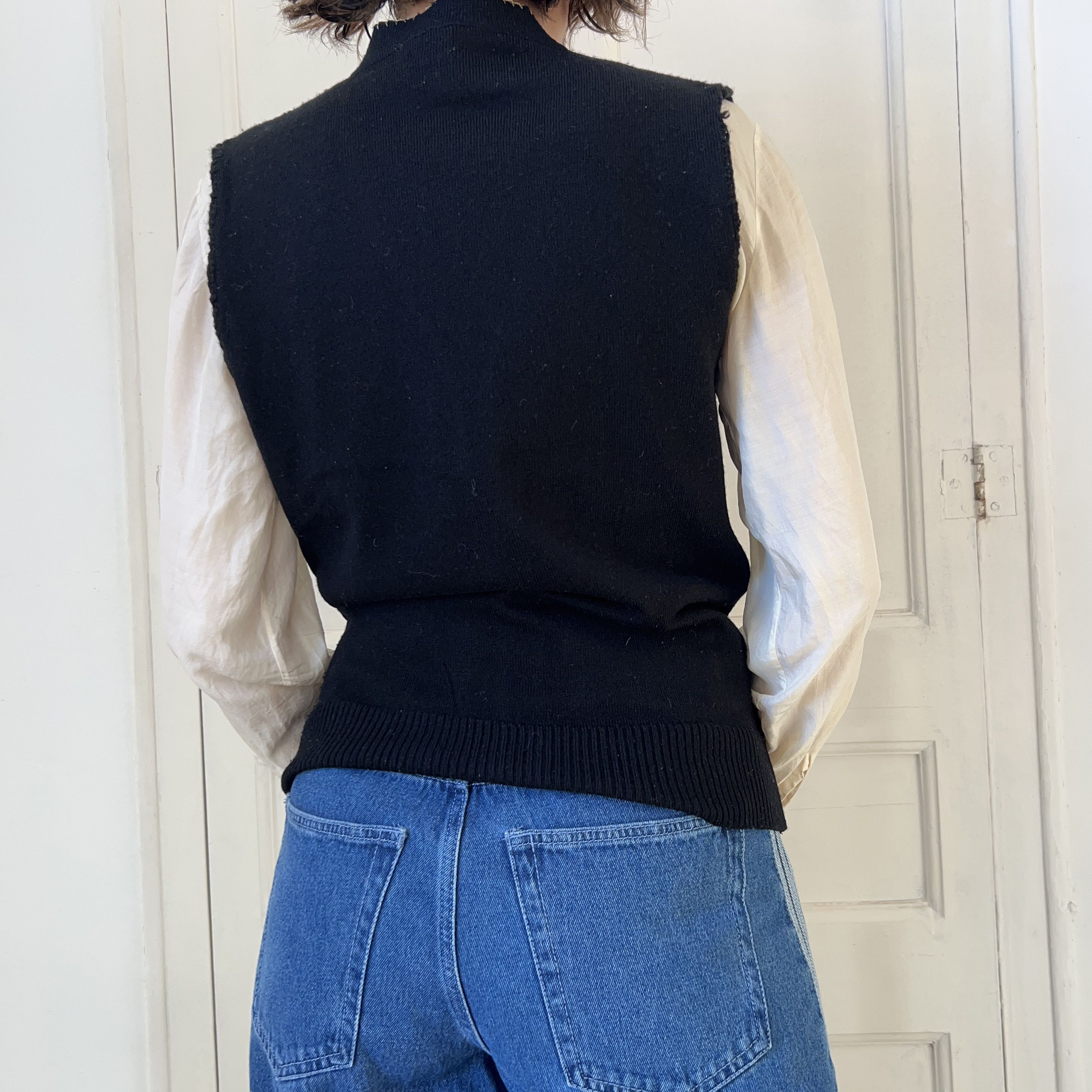 Vintage Vintage Black Knit Sweater Vest with Gold Buttons Size M / US 6-8 / IT 42-44 - 2 Thumbnail