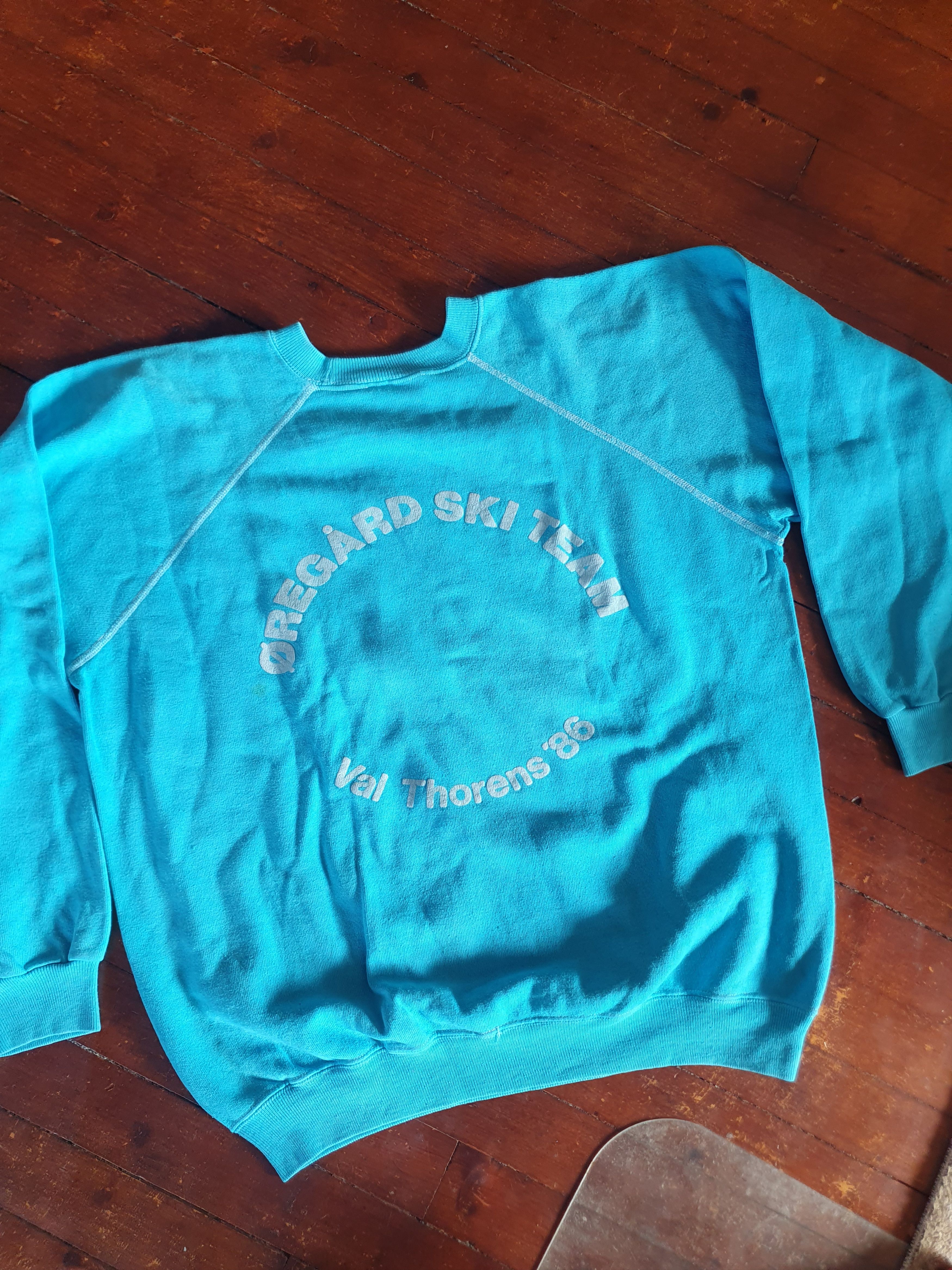 Hanes × Vintage Oregard Ski Team Val Thorens 1986 Vintage sweatshirt sz L? Size US L / EU 52-54 / 3 - 7 Thumbnail