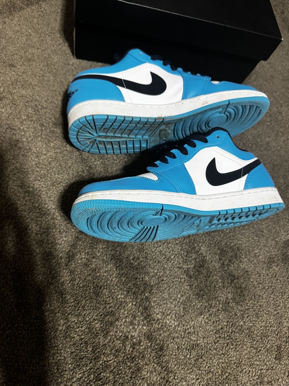 Jordan Brand Jordan 1 Low UNC Size US 9.5 / EU 42-43 - 3 Thumbnail