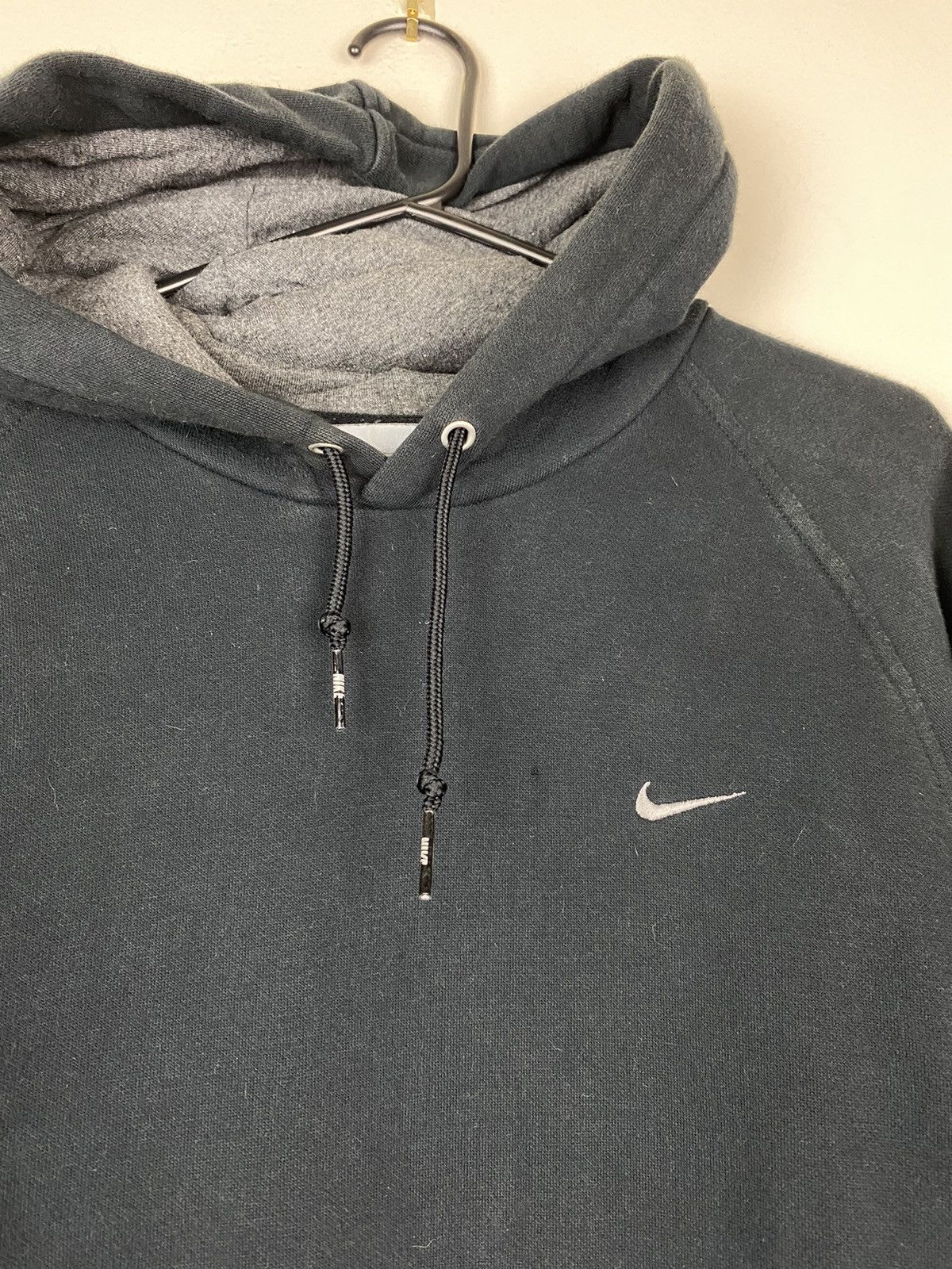 Nike Vintage Nike Y2K Silver Tag Silver Swoosh Hoodie Sweatshirt Size US L / EU 52-54 / 3 - 2 Thumbnail