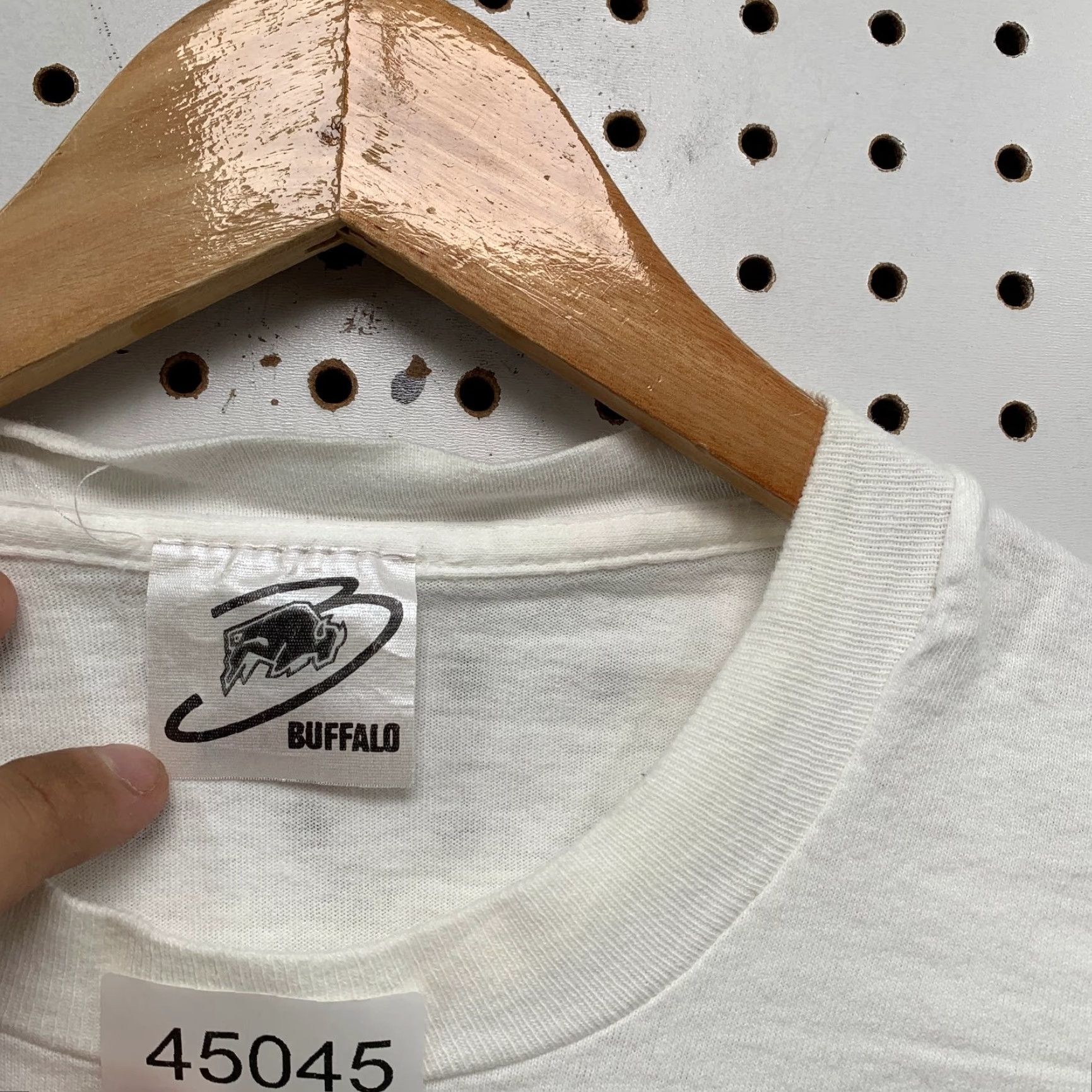 Doublet VINTAGE Buffalo T-Shirt Mens XL White Double-Sided Horse 90s NAG Single Stitch Made USA Shoes? Size US XL / EU 56 / 4 - 5 Thumbnail