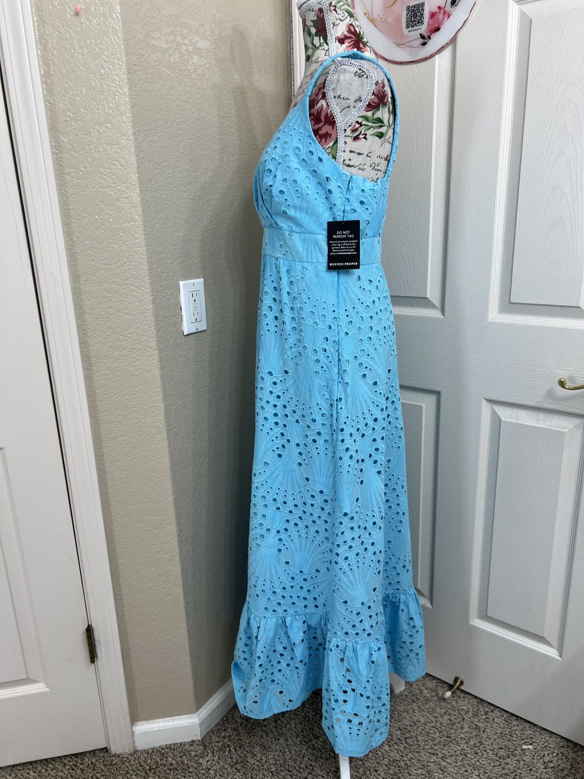 Boston Proper Boston Proper Eyelet Surplice Ankle Length Dress size 8 Size M / US 6-8 / IT 42-44 - 5 Thumbnail