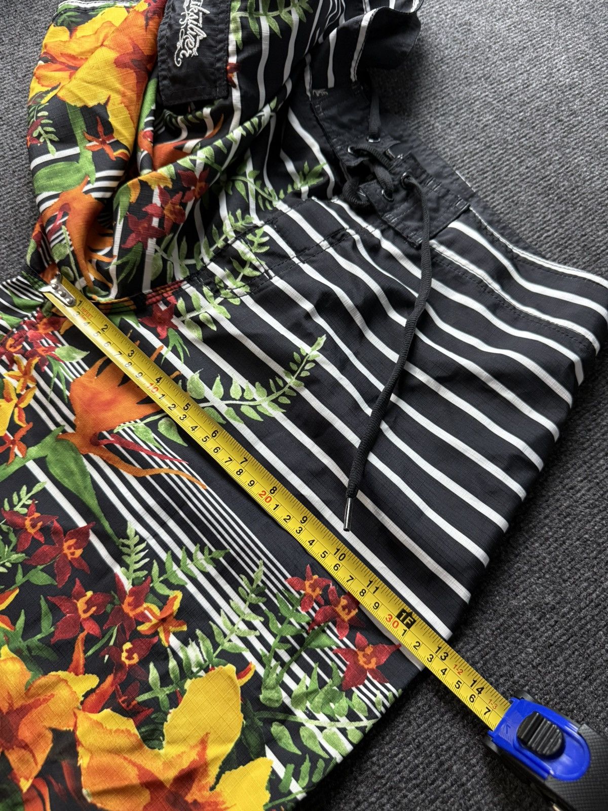 Quiksilver 00s Quiksilver Tropical Floral Surf Board Shorts Size 34 Size US 34 / EU 50 - 22 Thumbnail