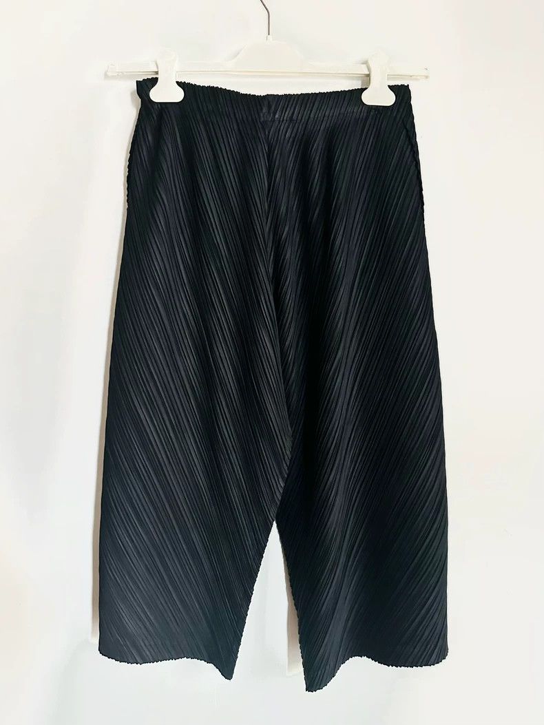 Issey Miyake Issey Miyake size:1 Black pleated culottes Size 42" / US 20 - 2 Thumbnail