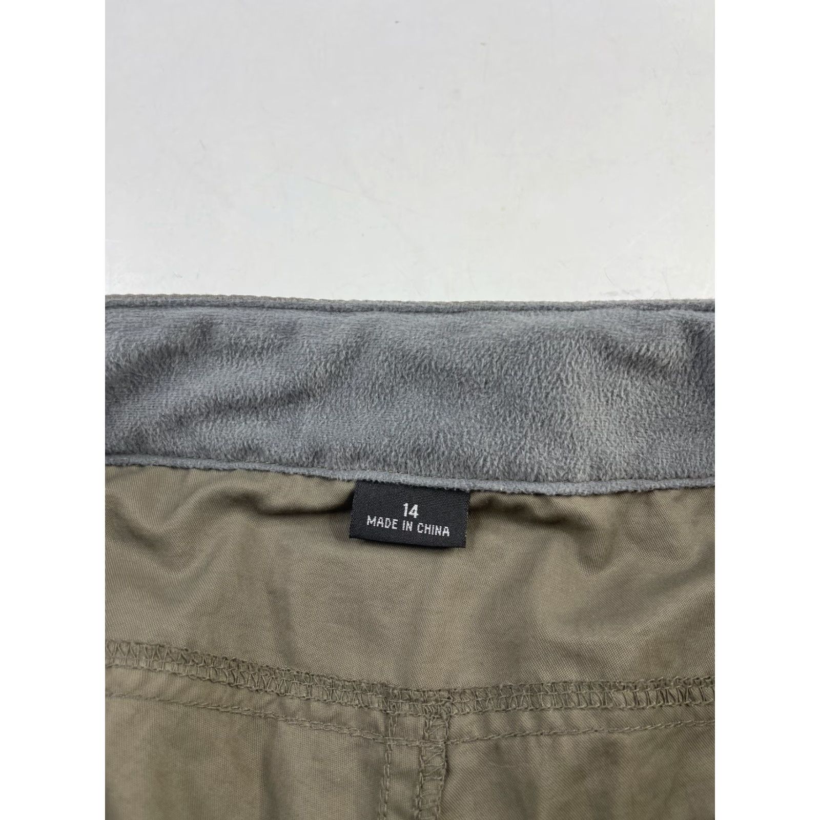 Mountain Hardwear VINTAGE Mountain Hardwear Convertible Nylon Cargo Hiking Pants Women 14 Beige Cargo 31in Inseam 41in Total 16in Waist Mens? Size 36" / US 14 / IT 50 - 3 Thumbnail