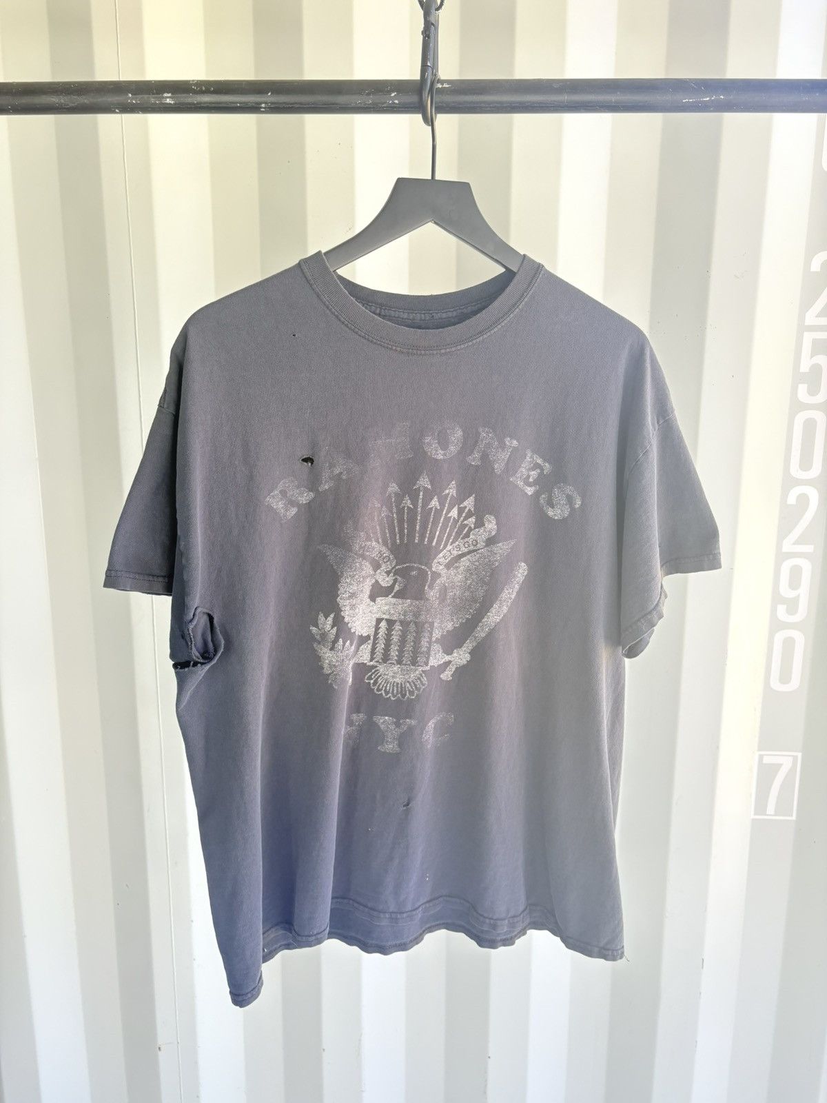Band Tees Vintage Ramones Shirt Distressed Faded Grunge Band Size US XL / EU 56 / 4 - 1 Thumbnail