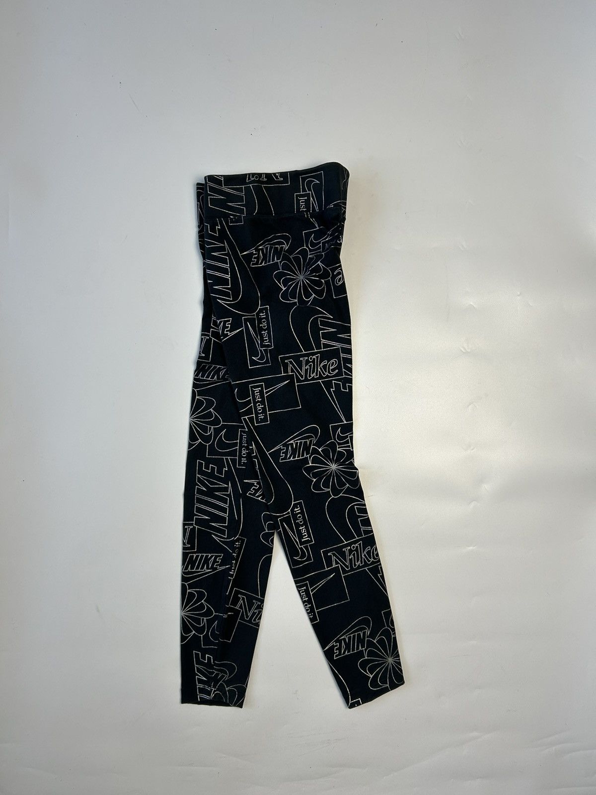 Nike NIKE CLASH HIGH FULL PRINTED METALLIC LEGGING Size 26" / US 2 / IT 38 - 1 Thumbnail