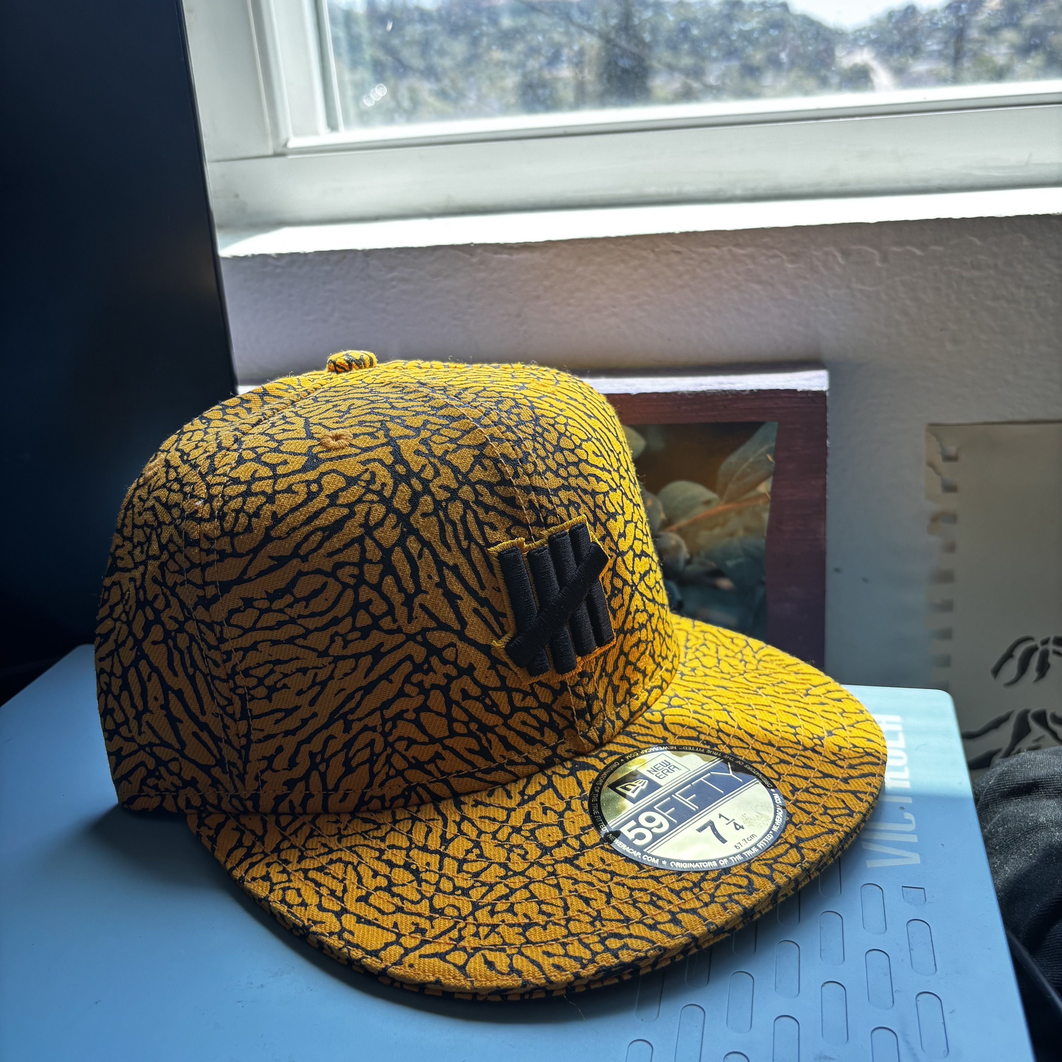 New Era × Undefeated Undefeated 7 1/4 Yellow Patterned 59Fifty New Era Fitted Cap Size ONE SIZE - 1 Thumbnail