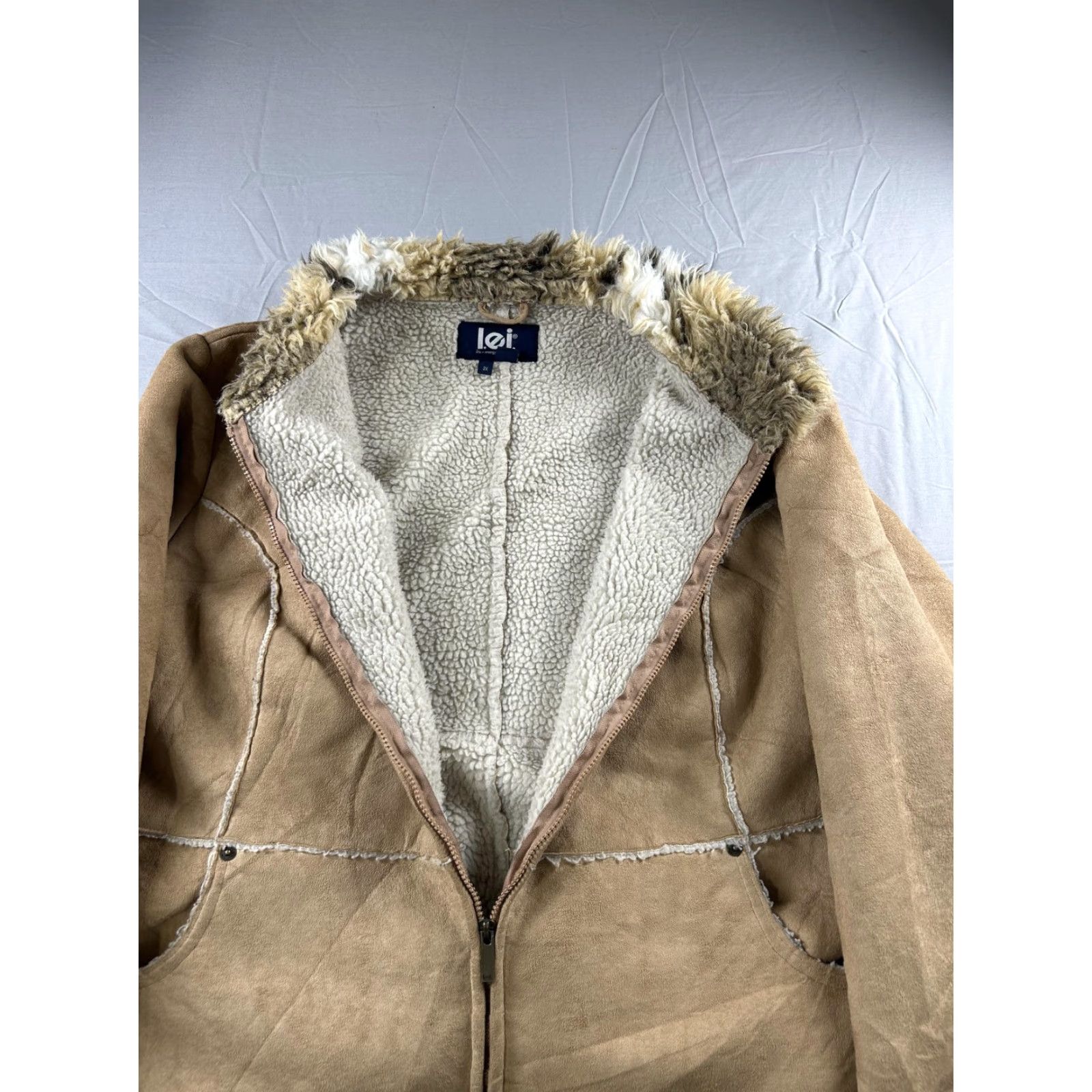 L.E.I. VINTAGE LEI Jacket Womens 2X Beige Faux Sherpa Lined Fur Y2K Coat Faux Suede Jacket Coat Size XXL / US 16-18 / IT 52-54 - 5 Thumbnail
