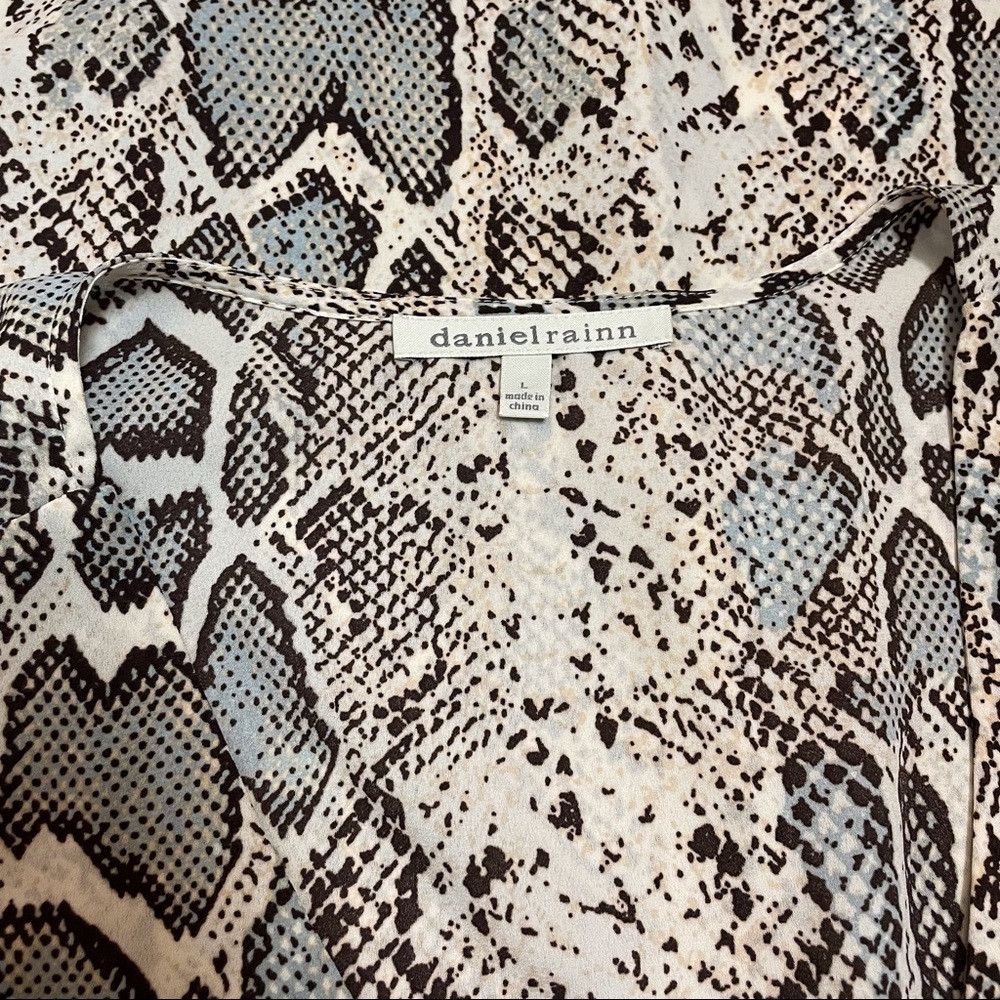 Anthropologie Anthropologie Daniel Rainn Snakeskin Print Blouse Size L Size L / US 10 / IT 46 - 5 Thumbnail