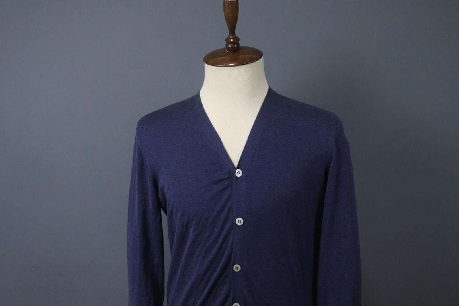 Suitsupply SUITSUPPLY Navy Cotton V-Neck Button Front Cardigan Size L Size L / US 10 / IT 46 - 2 Thumbnail