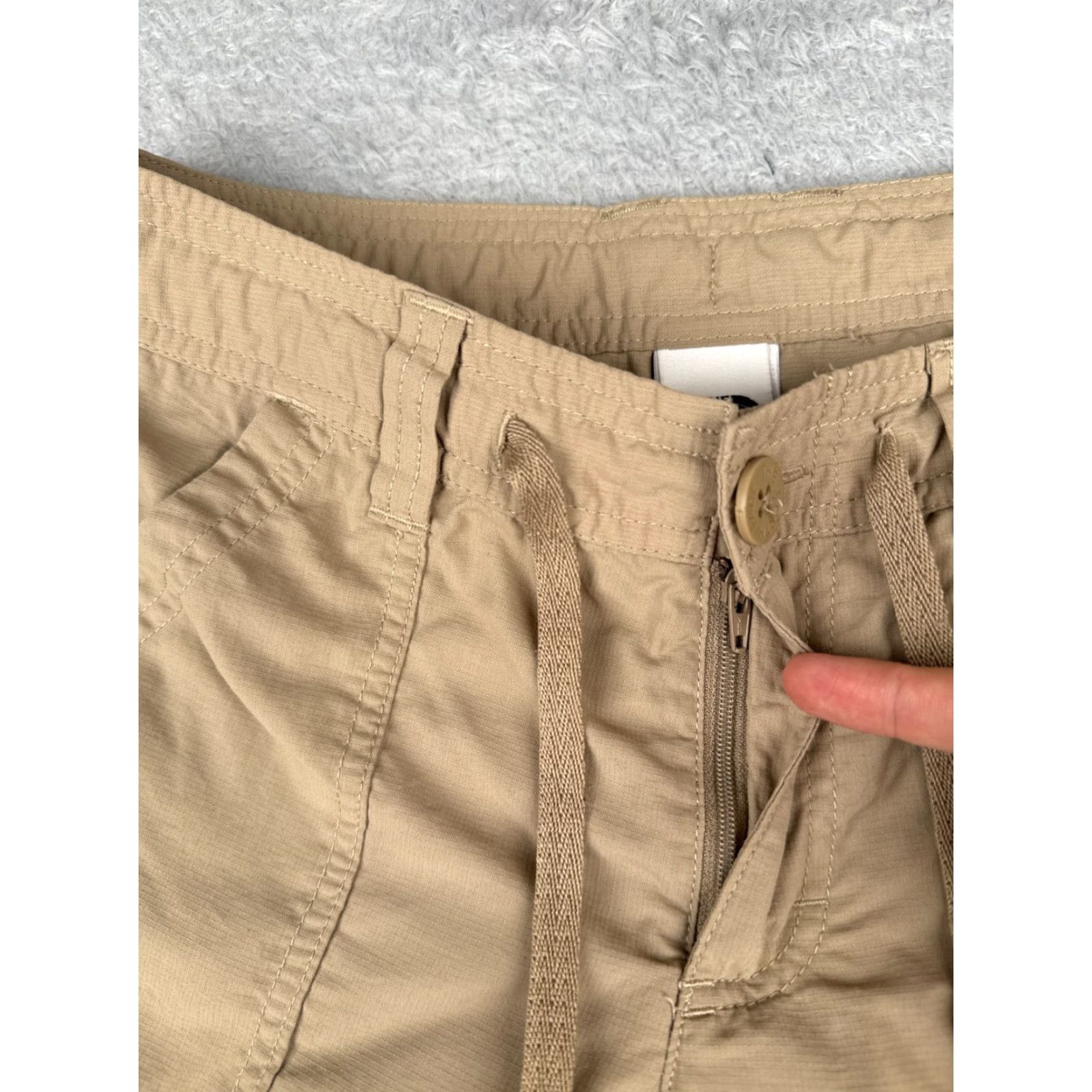 The North Face VINTAGE The North Face Women's Shorts Capri 4 Beige Cotton Activewear Hiking Camping 18in Inseam Size 27" / US 4 / IT 40 - 5 Thumbnail