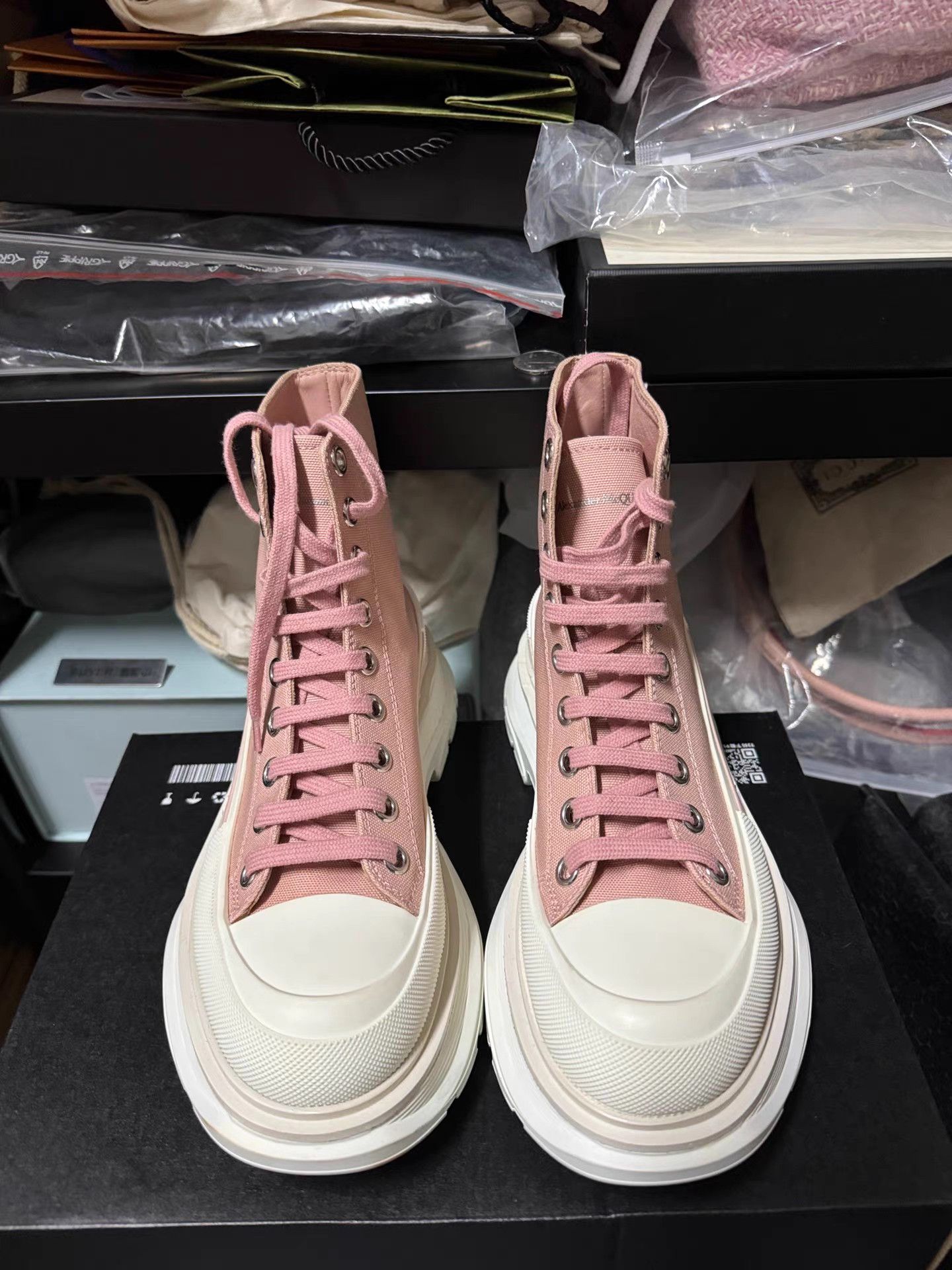 Alexander McQueen Alexander McQueen Tread Slick Pink High-Top Boots K6 Size US 7 / IT 37 - 2 Thumbnail