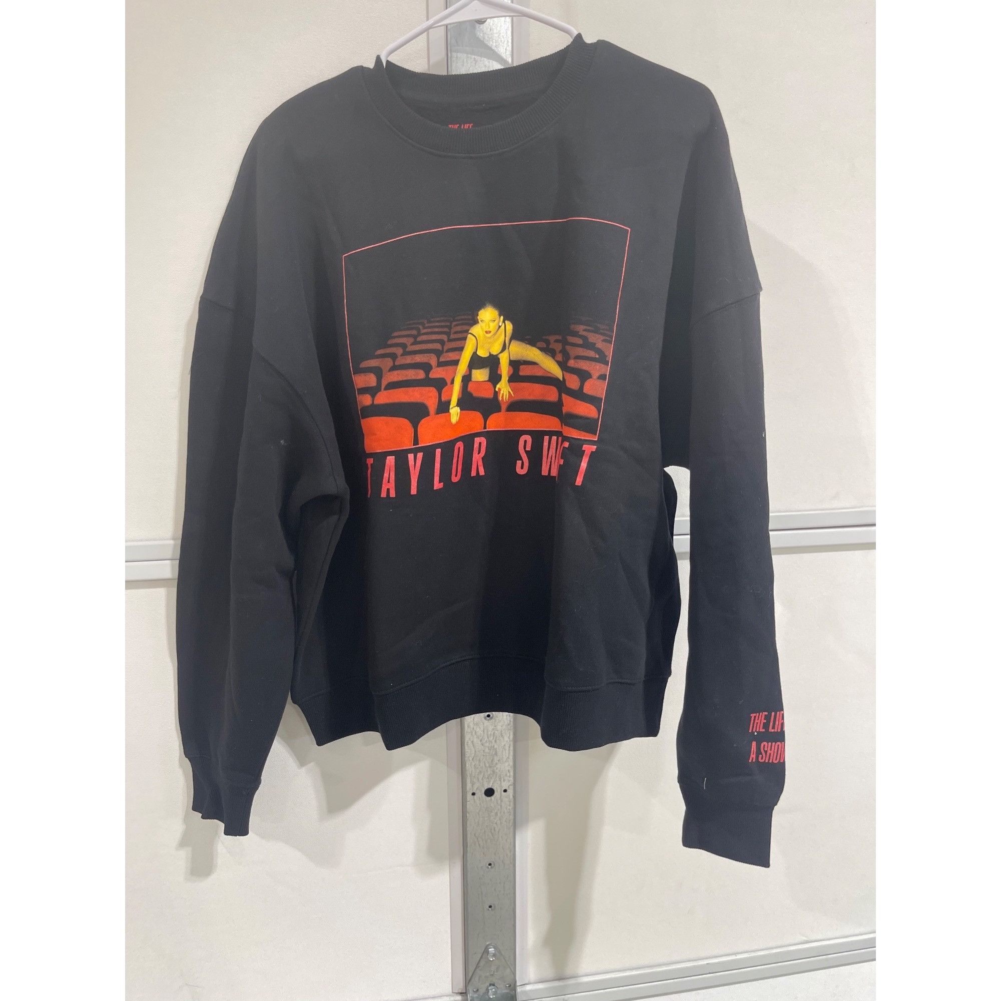 Band Tees NEW TAYLOR SWIFT THE LIFE OF A SHOWGIRL CREWNECK LARGE Size L / US 10 / IT 46 - 2 Thumbnail