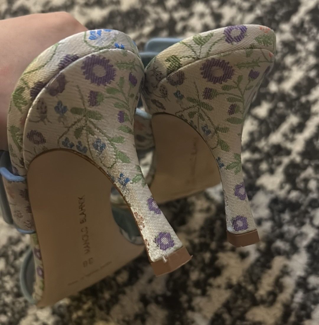 Manolo Blahnik Manolo Blahnik Gamble Floral Sandal size 38 Size US 8 / IT 38 - 7 Thumbnail
