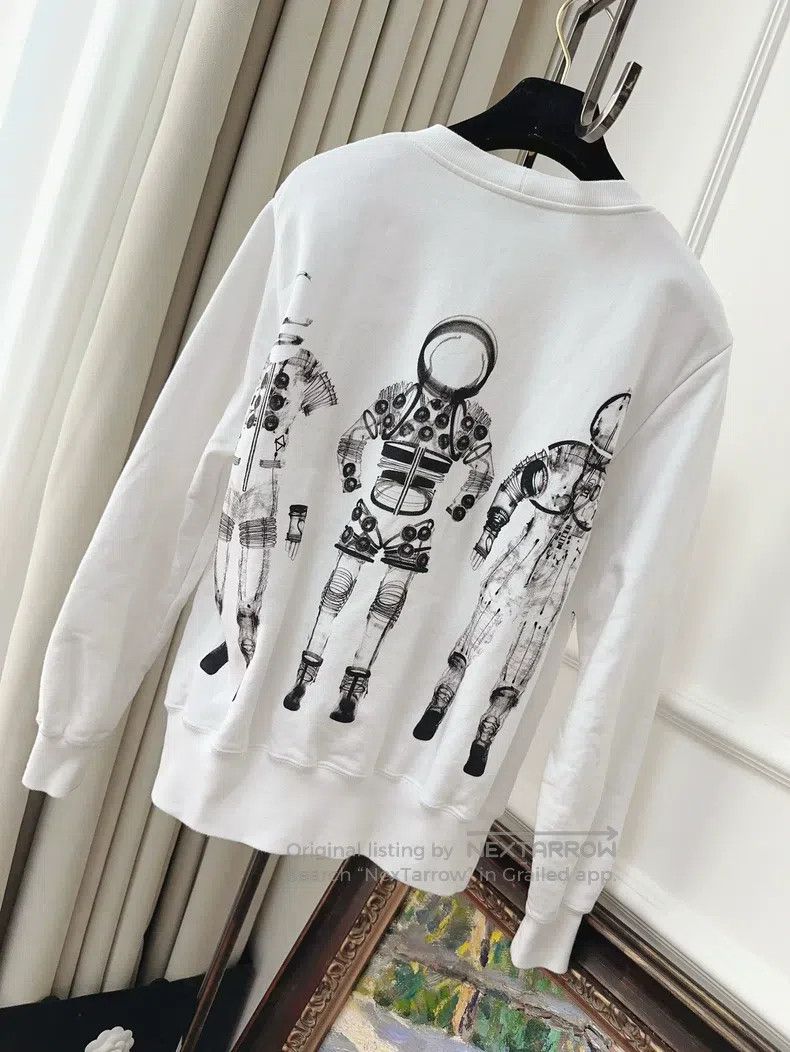 Chanel Chanel Space robot astronaut white graffiti astronaut patt Size XXS / US 00 / IT 34 - 2 Thumbnail