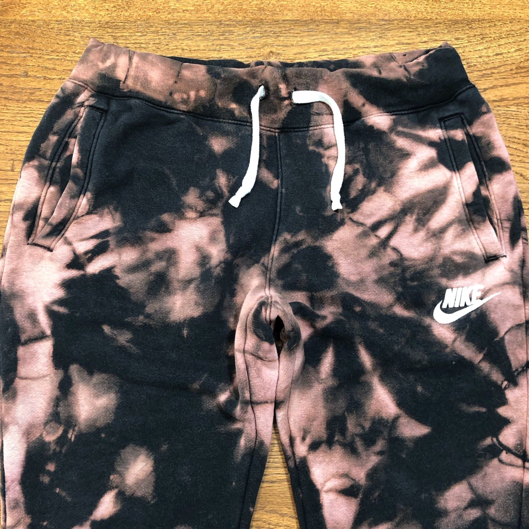 Nike VINTAGE Nike Sweatpants Black Mens M Tie Dye Drawstring 90s Athleisure College Logo Pockets+Straight Inseam 29in Casual Activewear — Mens Size US 31 - 3 Thumbnail