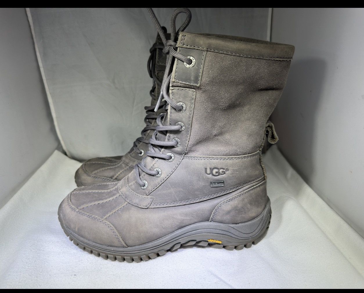 Ugg PreOwned UGG Women's 7 Adirondack Grey Boots II Luxe Quilt Size US 7 / IT 37 - 1 Thumbnail