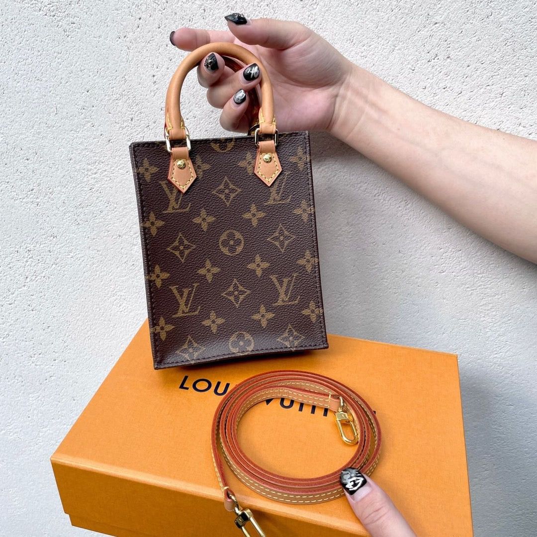 Louis Vuitton Louis Vuitton Monogram Petite Sac Plat Unused Regular Price 279,400 M69442 Size ONE SIZE - 1 Thumbnail