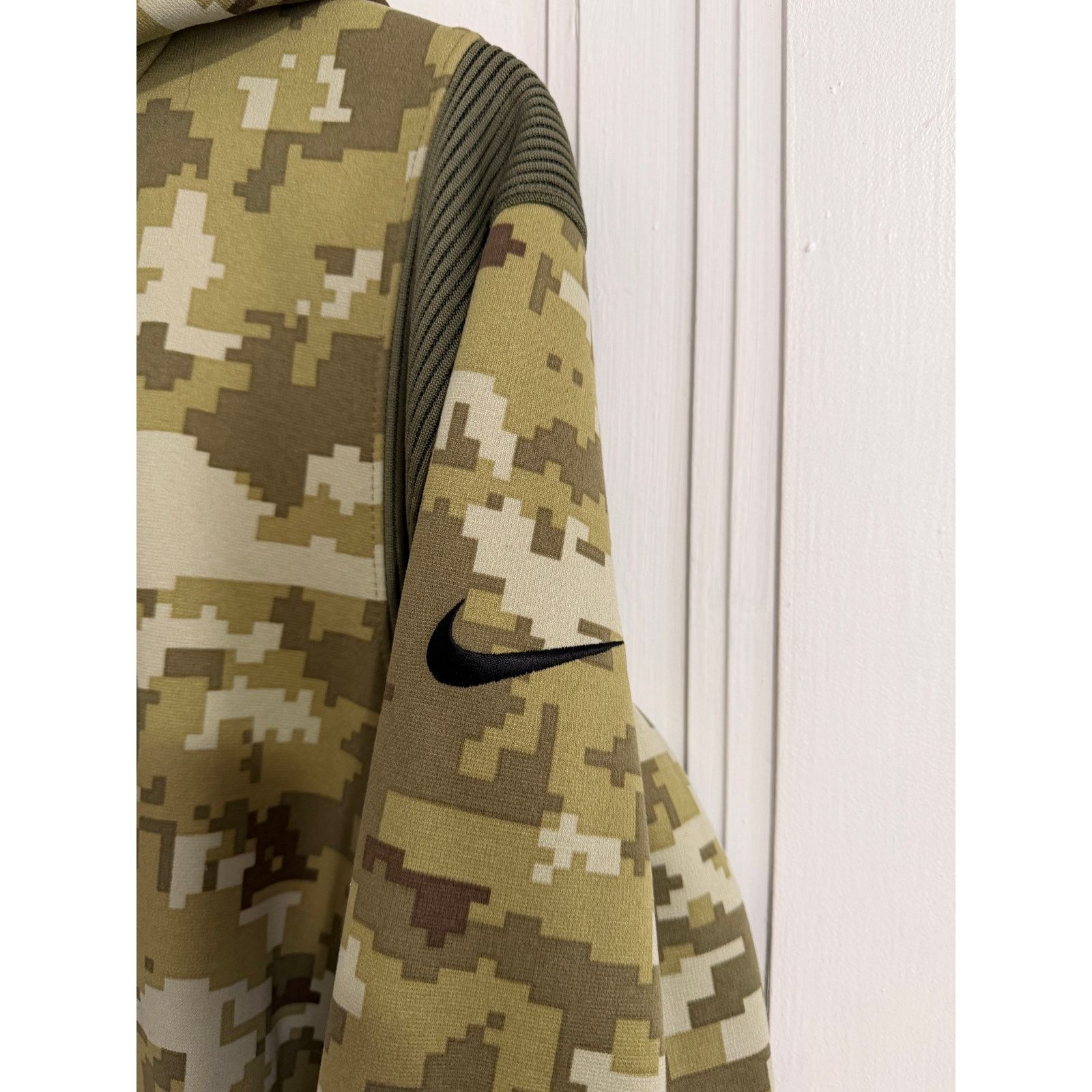 Nike Tennessee Titans Nike Salute to Service Camo Hoodie Size L Size US L / EU 52-54 / 3 - 3 Thumbnail