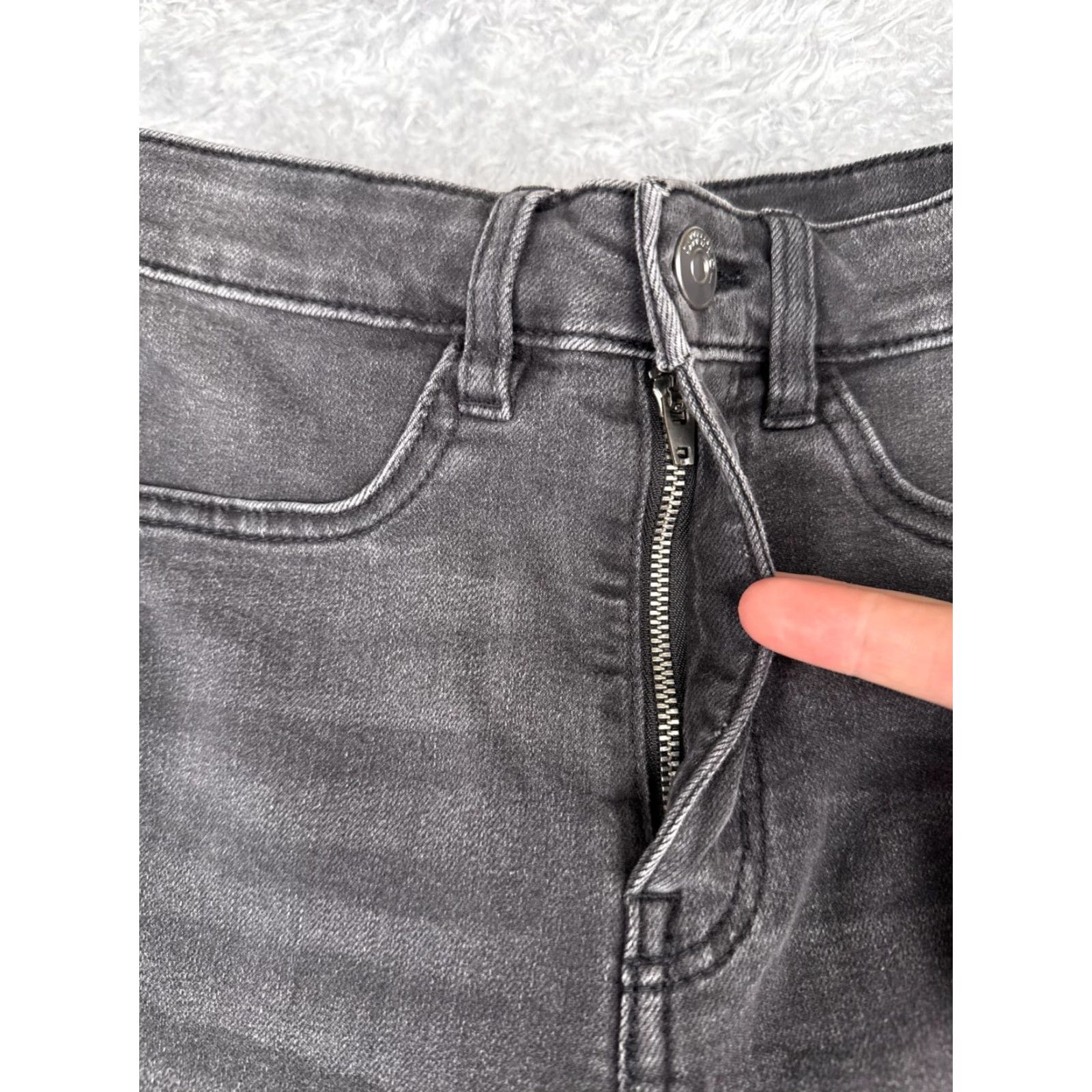 H&M H&M Divided Jeans Womens Skinny Black Mid Rise 24x29 Cotton Blend Denim 5-Pocket Stretch Distressed 2 Regular Jeans Mens Womens Boys Girls Size 26" / US 2 / IT 38 - 5 Thumbnail