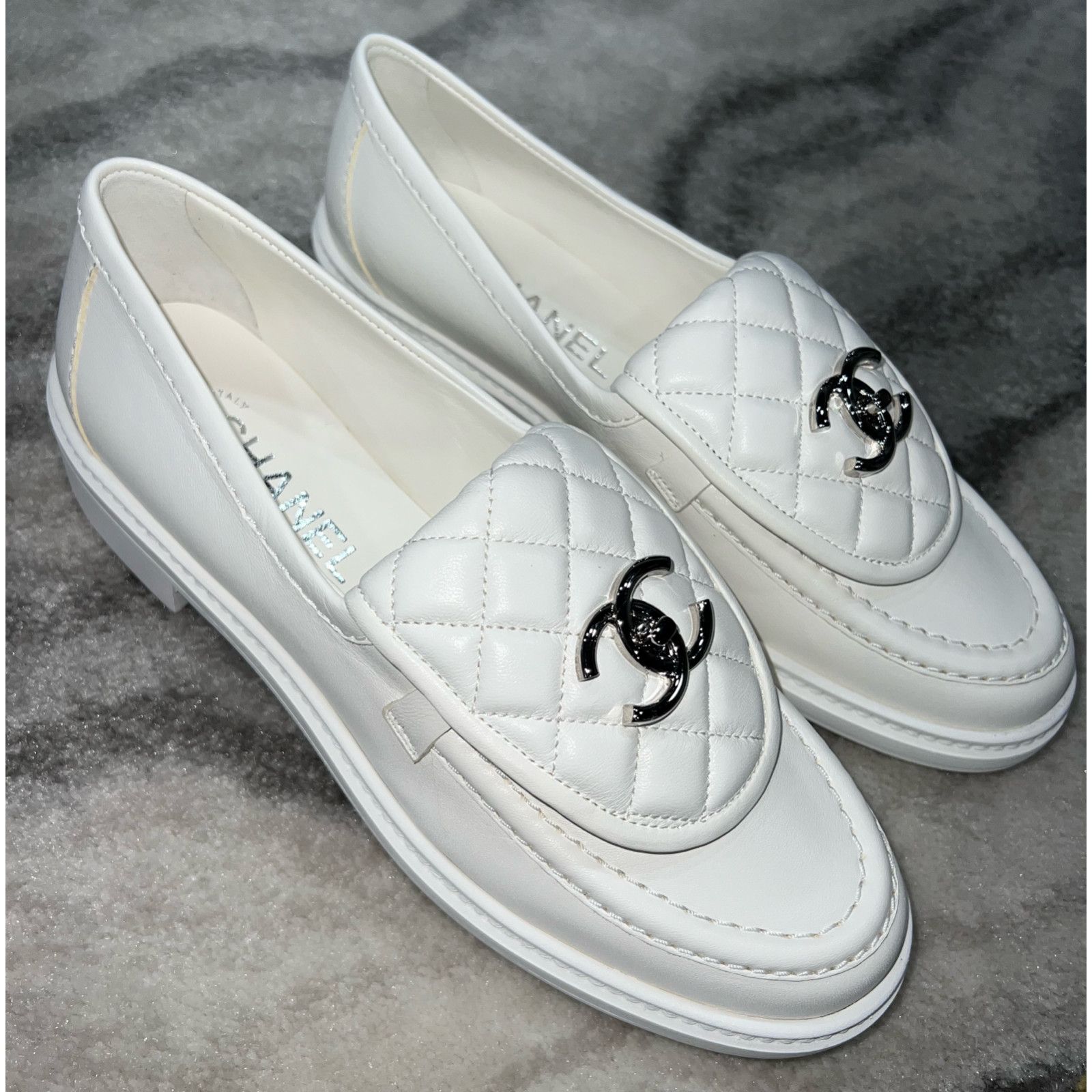 22P Quilted Flap Turnlock CC Mule Slip On Flat Loafer 36.5