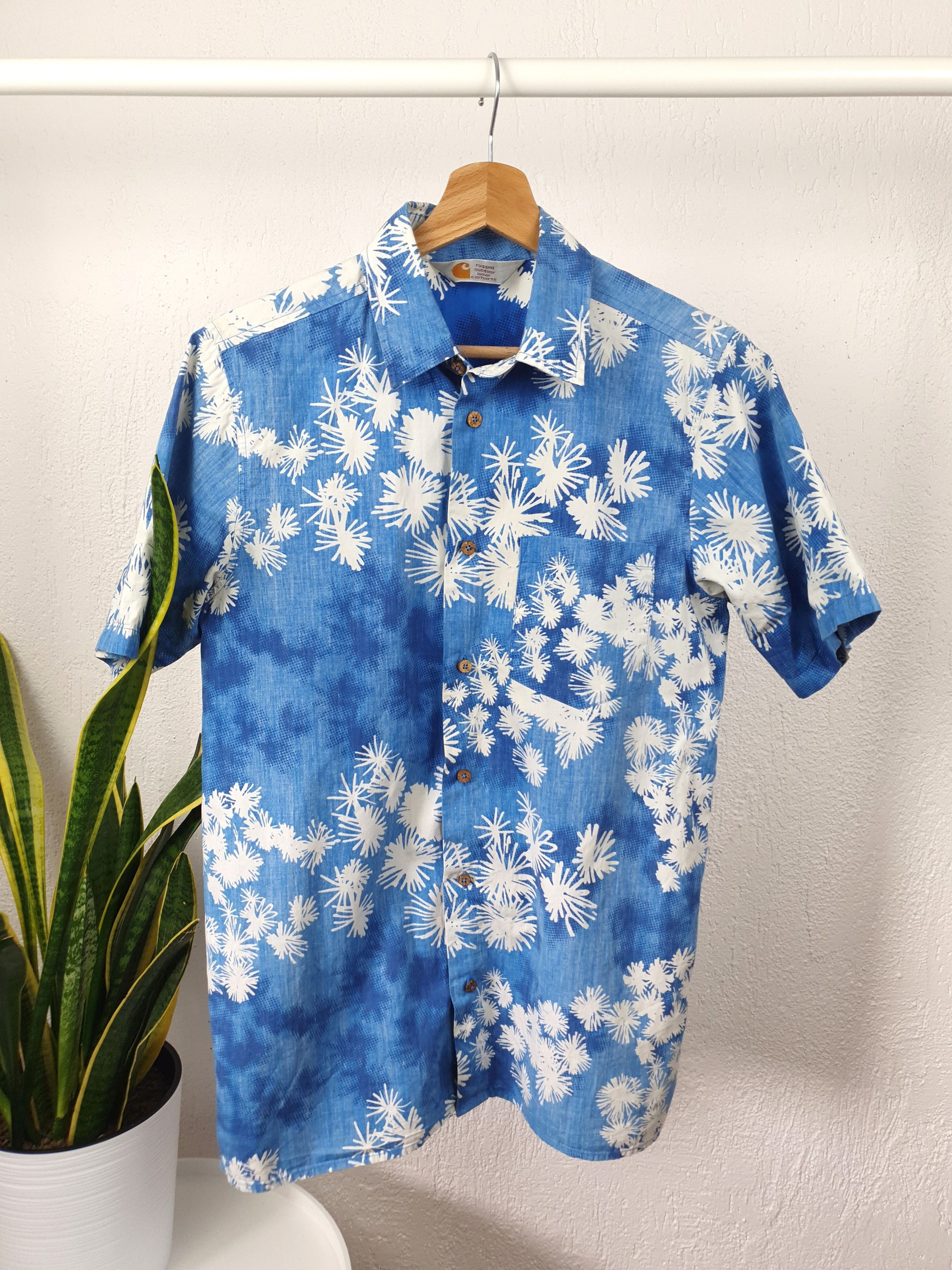 Carhartt men's Vintage Y2K shirt blue buttons size S.