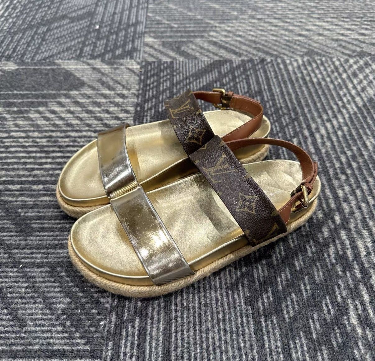 Louis Vuitton Louis Vuitton Monogram Slide Sandals J42 Size US 6 / IT 36 - 1 Thumbnail