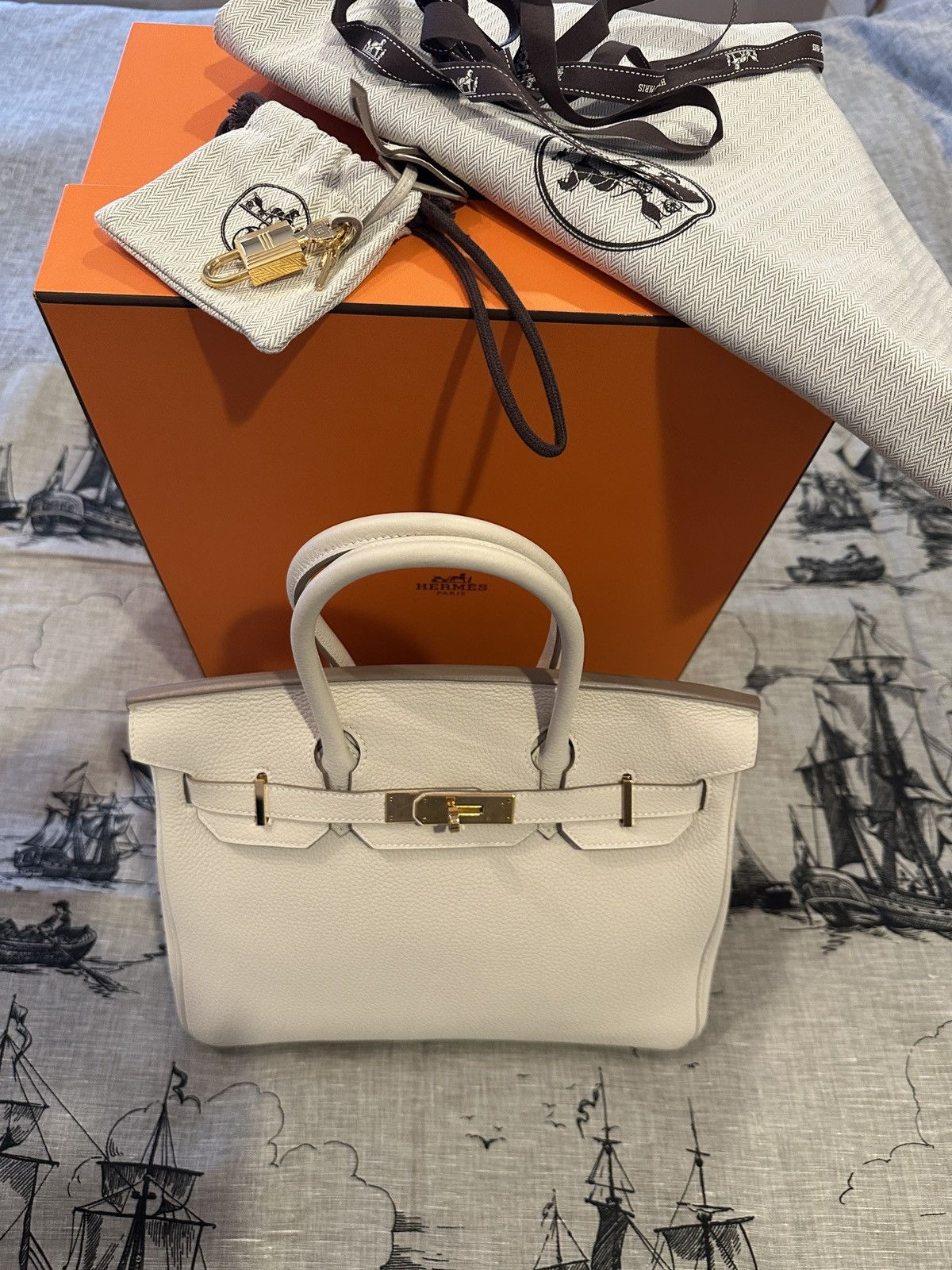Hermes Hermes Birkin 30Togo Handbag w gold hardware Size ONE SIZE - 1 Thumbnail