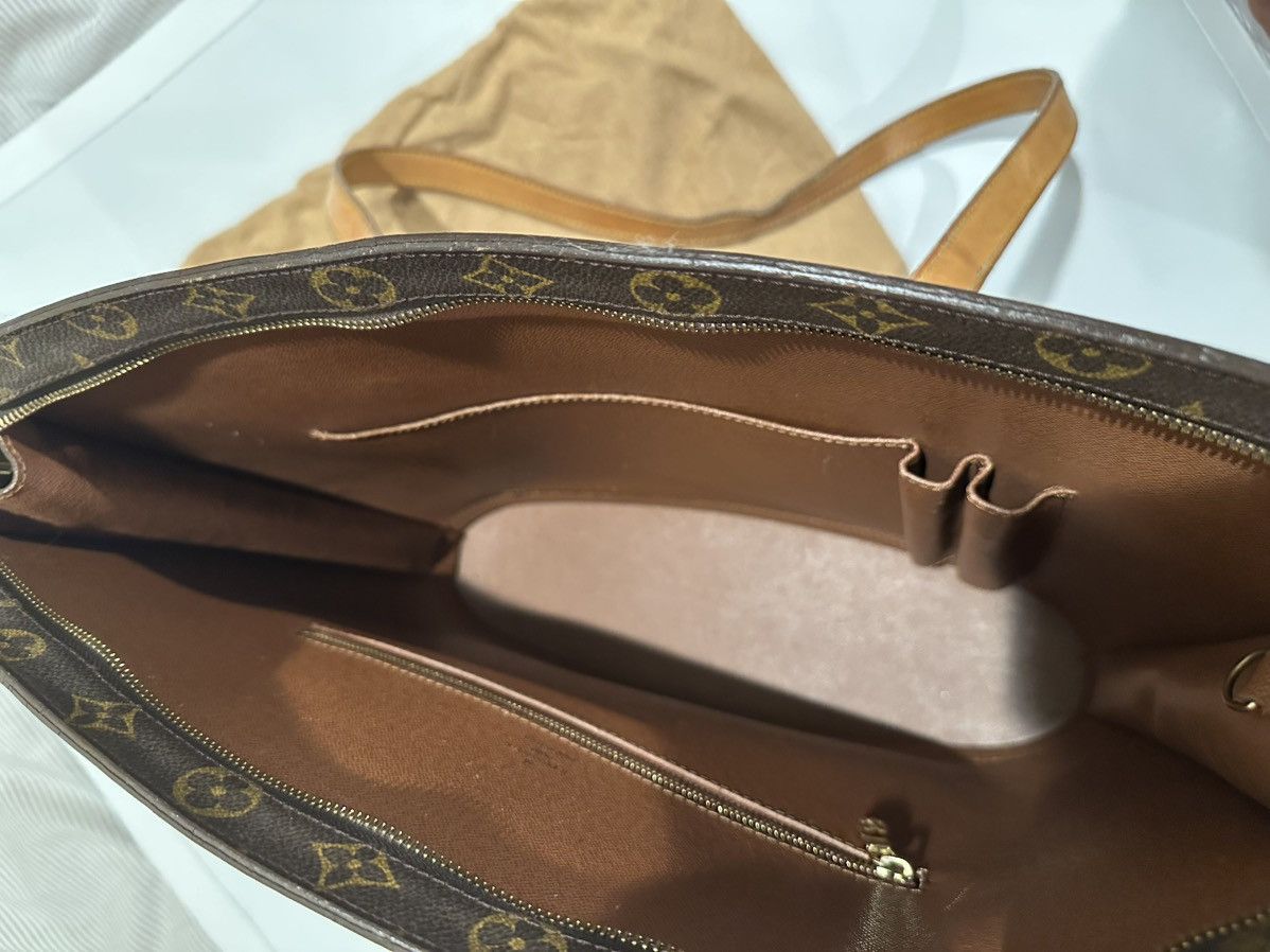 Louis Vuitton Louis Vuitton Purse Size ONE SIZE - 5 Thumbnail
