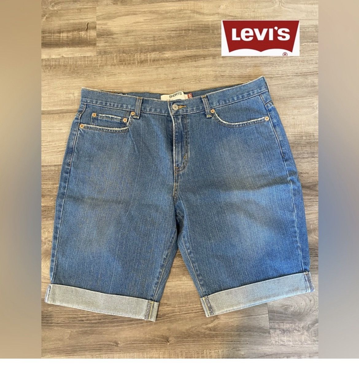 Levi's Levi’s 515 Mid-Rise Cuffed Jean Shorts. Classic Size 16 Size 38" / US 16 / IT 52 - 1 Thumbnail