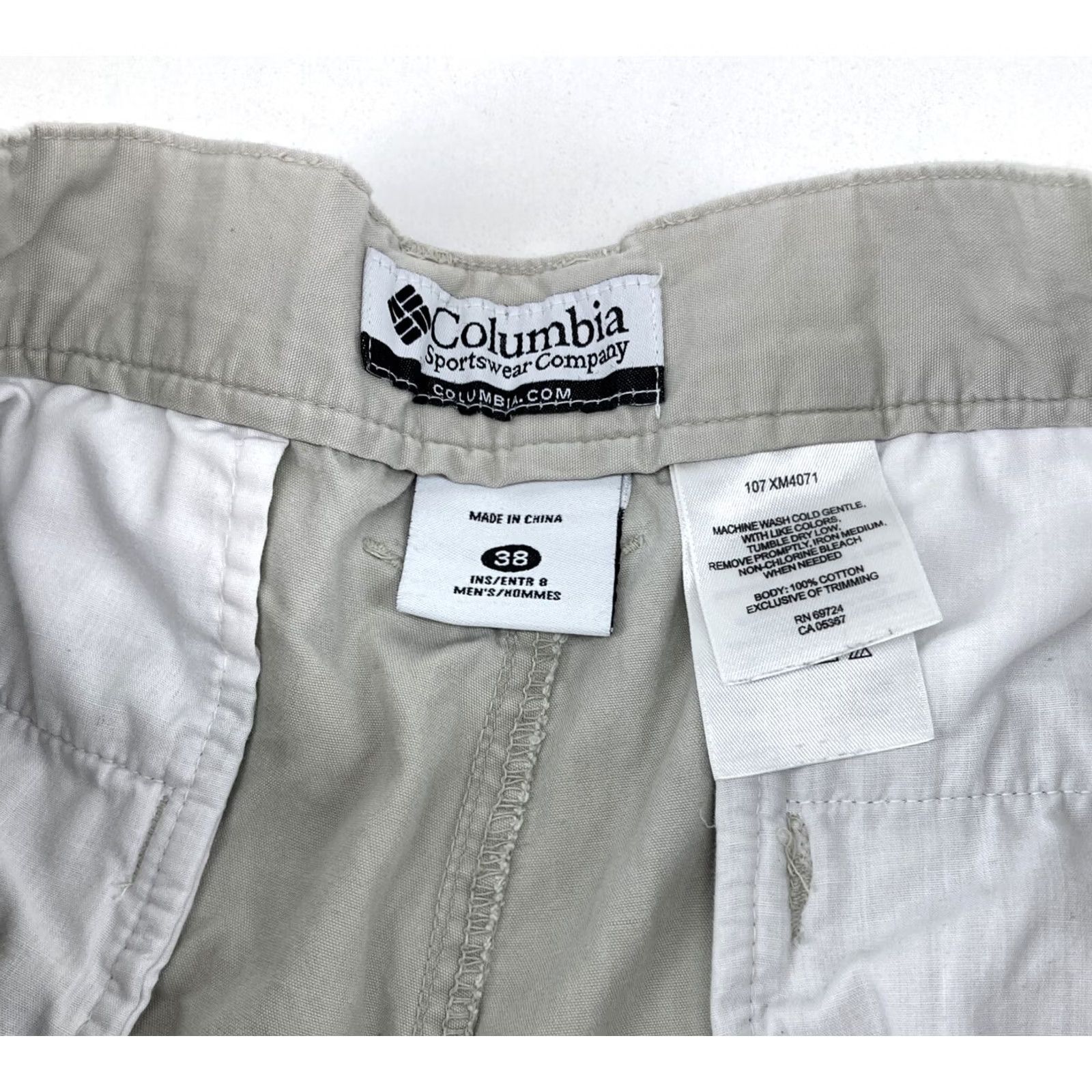 Vintage Columbia Men Cargo Shorts Light Weight Size 38 Beige Regular Inseam 10in Casual Cotton Front Flat Front Belt Loops Pocket Cargo Summer Fall Spring Size US 36 / EU 52 - 4 Thumbnail