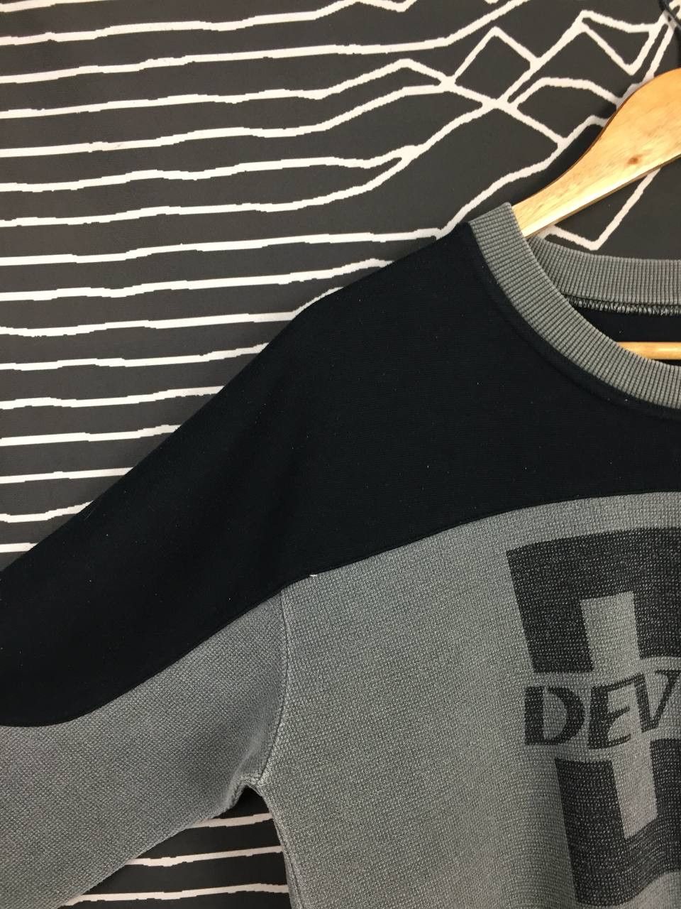 Devilock Vtg Devilock Japanese Brand Spell Out Longsleeve Tee Size US L / EU 52-54 / 3 - 4 Thumbnail