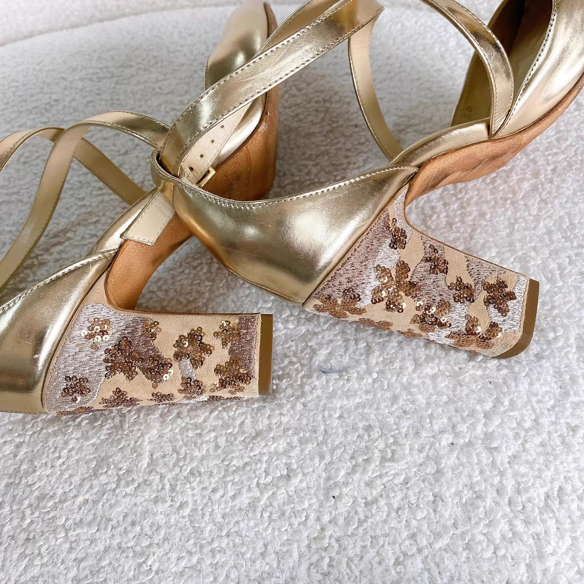 Jimmy Choo Jimmy Choo gold heeled sandals 38 EUR Size US 7.5 / IT 37.5 - 6 Thumbnail