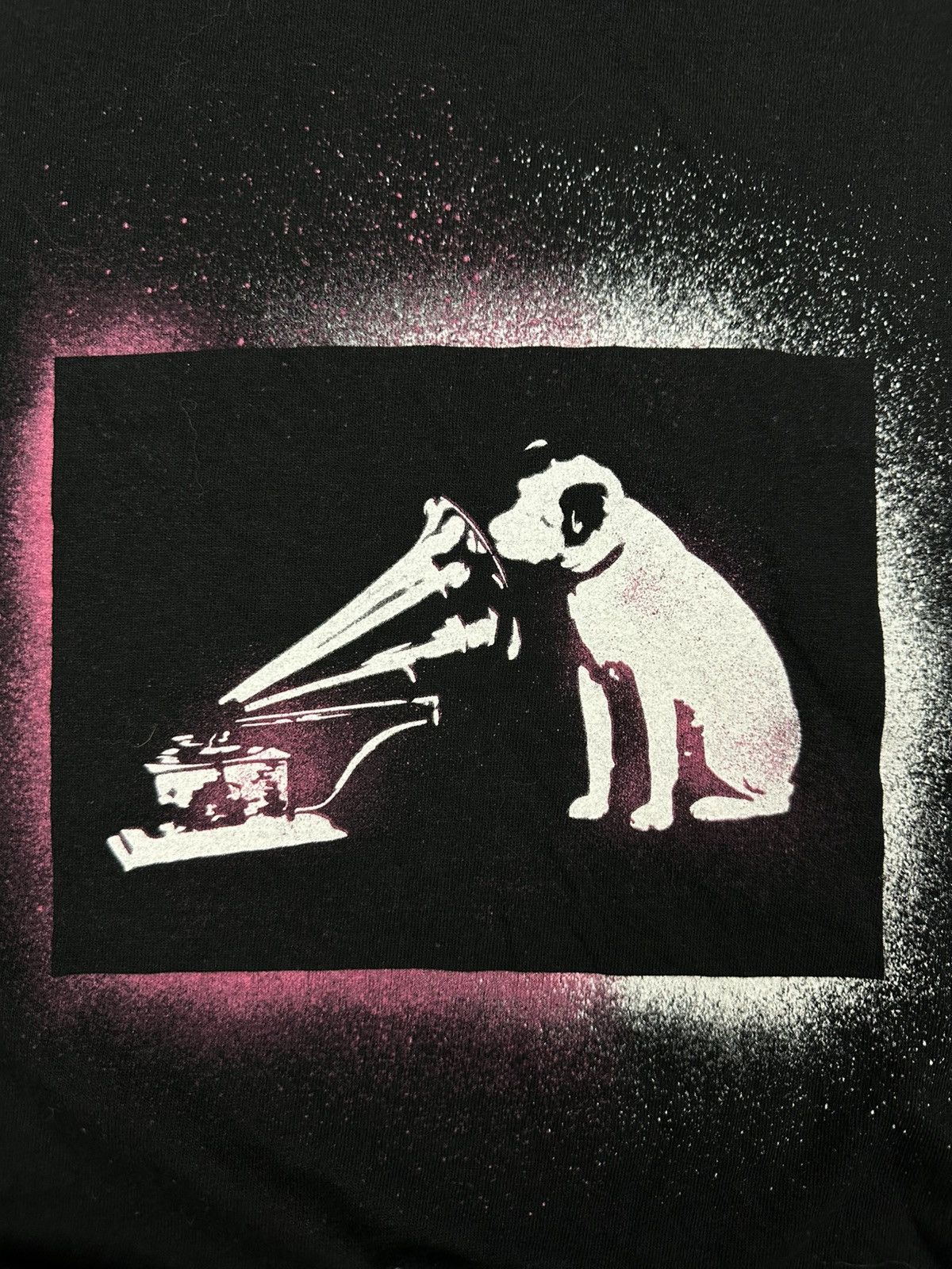 Gildan Banksy Spray Art Tee Dog Gramophone Size US M / EU 48-50 / 2 - 3 Thumbnail