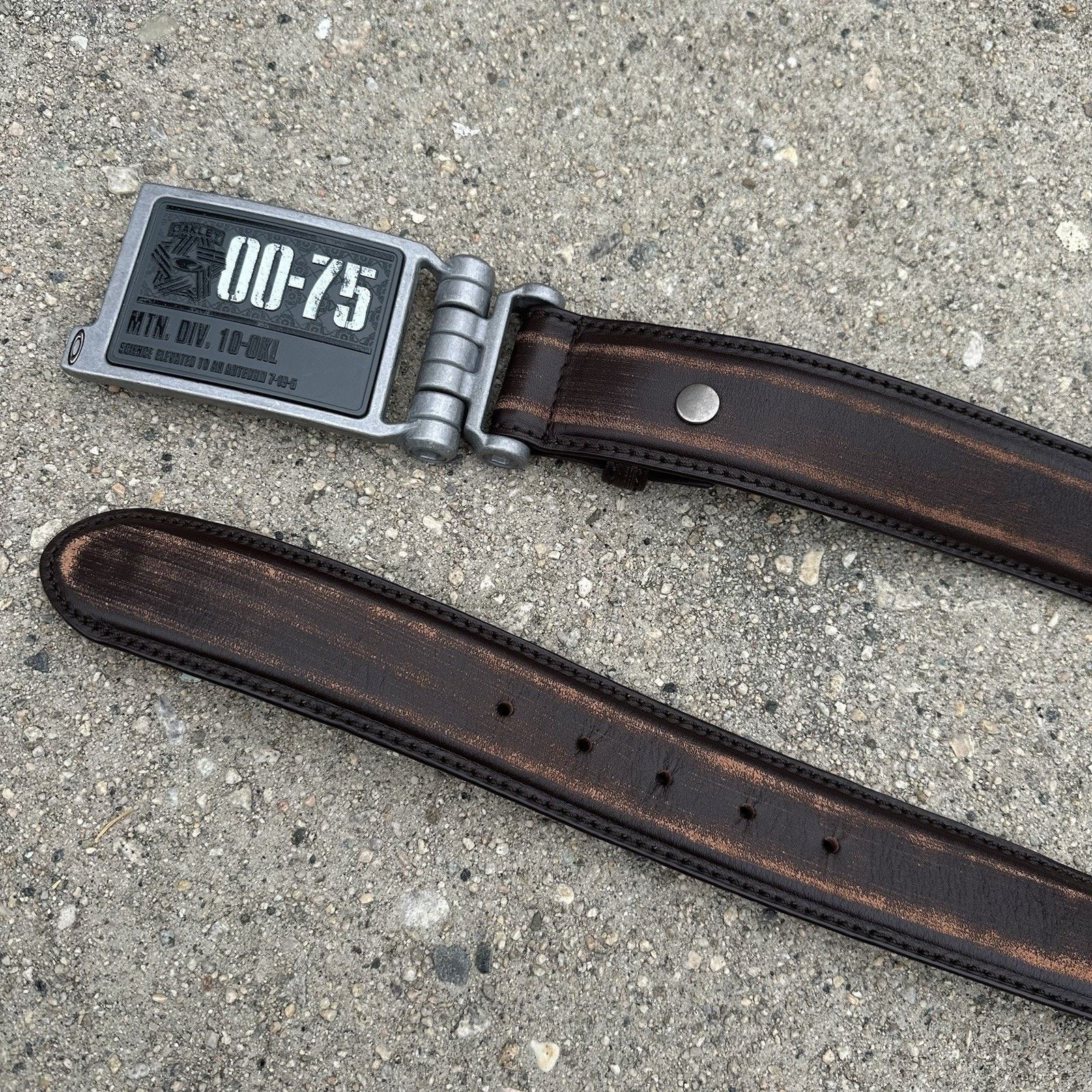 Oakley × Vintage Vntg Y2K Oakley Software Buckle Plate Leather Belt 36-38 Size 36 - 2 Thumbnail