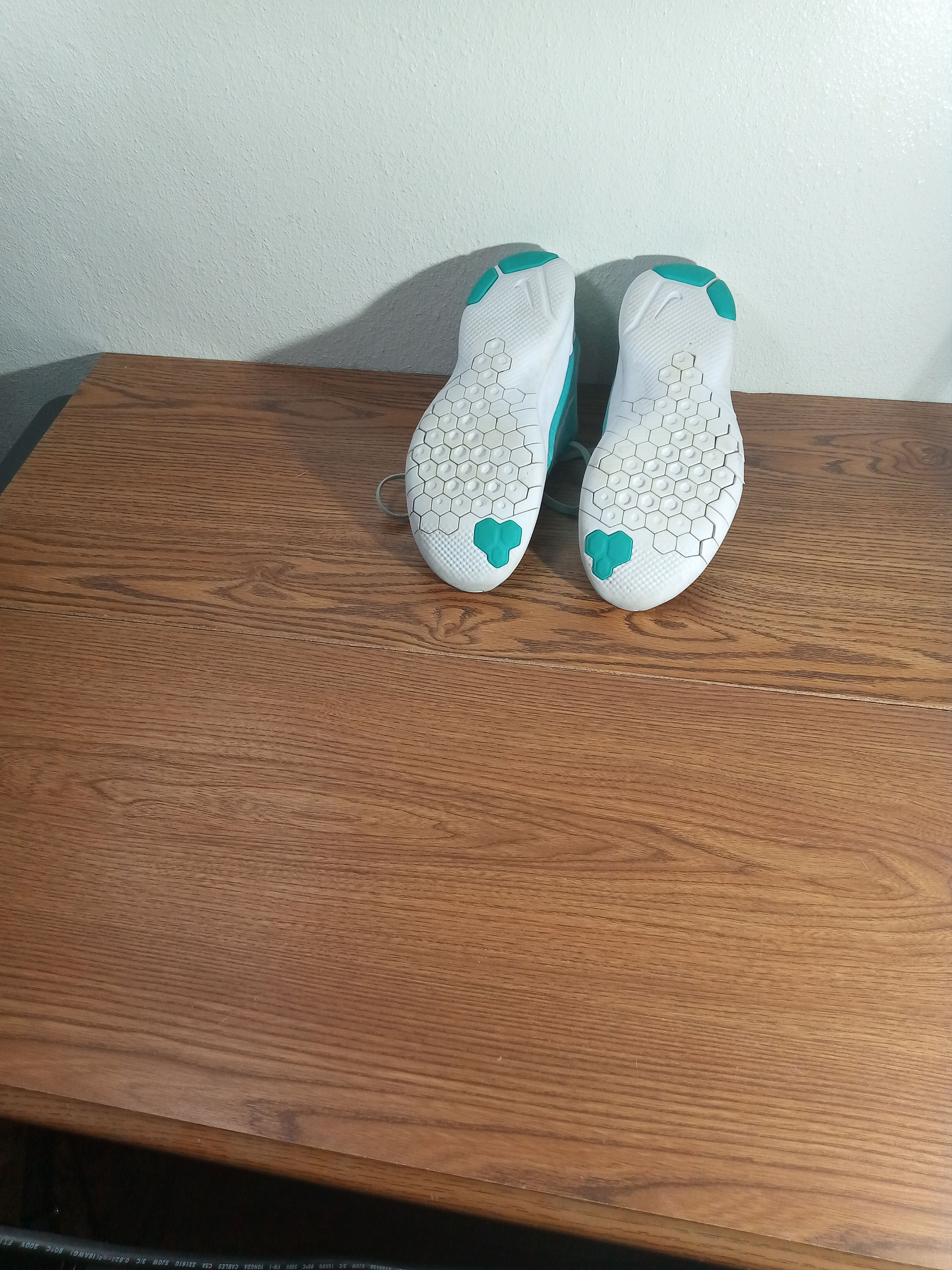 Nike Women’s Nike Flex Experience 8 Size US 7 / EU 40 - 7 Thumbnail