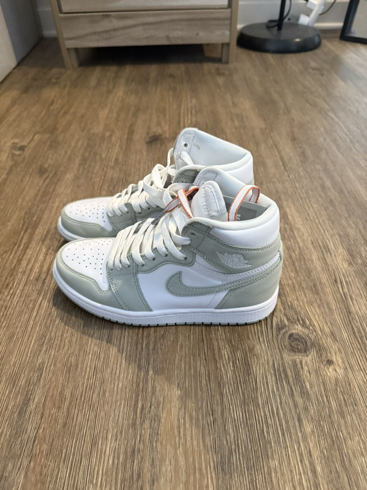 Jordan Brand Women’s Air Jordan 1 “Seafoam” Size US 5.5 / IT 35.5 - 4 Thumbnail