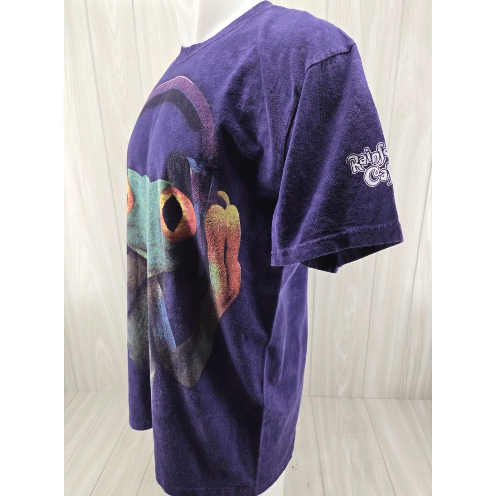The Mountain VINTAGE The Mountain Rainforest Cafe Manimals Frog Purple T-Shirt Size L Unisex Adults Short Sleeve Crew Neck 2011 Graphic Tee Size US L / EU 52-54 / 3 - 5 Thumbnail