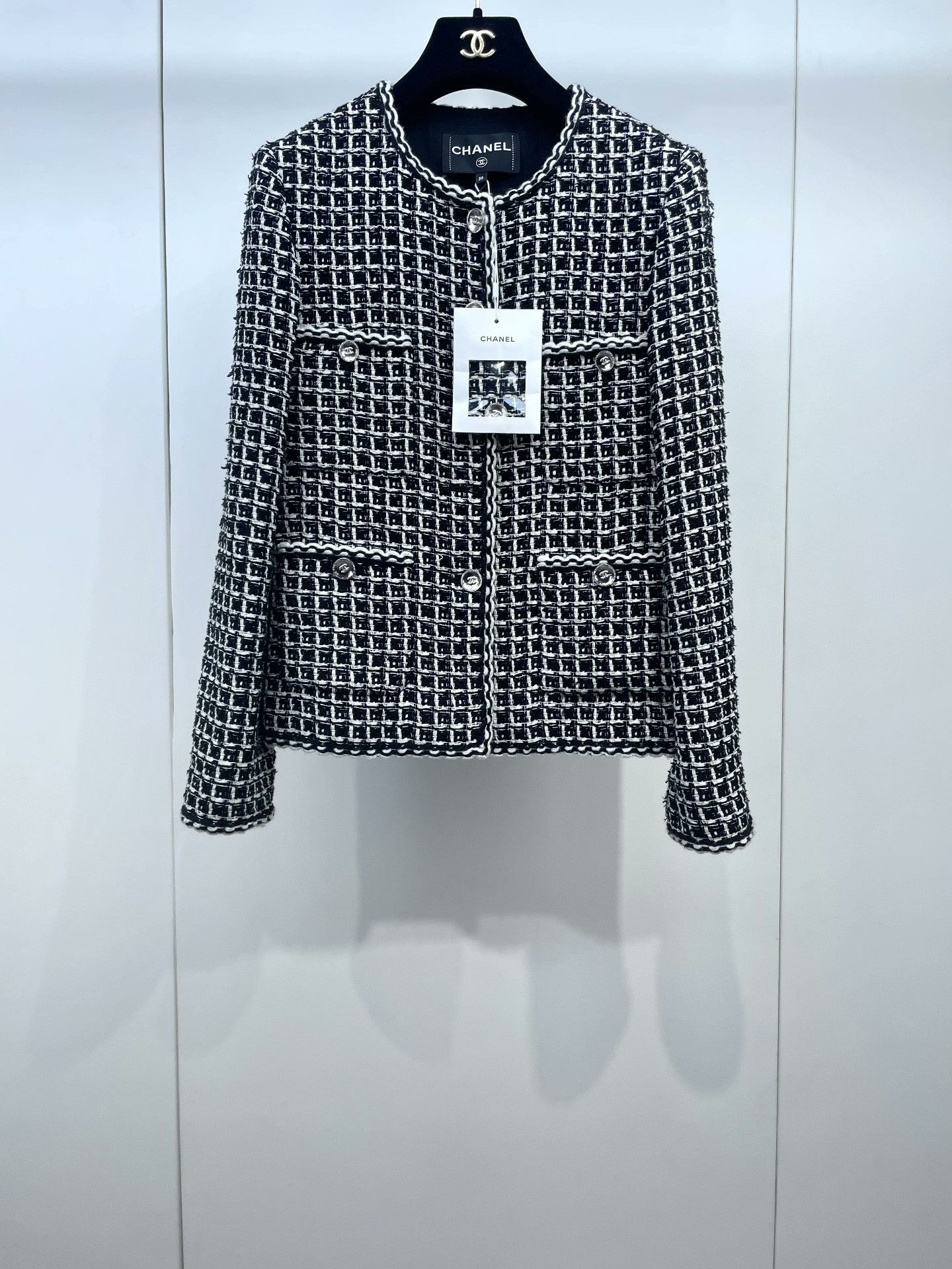 Chanel Chanel 25C Black White Tweed Jacket Size XS / US 0-2 / IT 36-38 - 1 Thumbnail