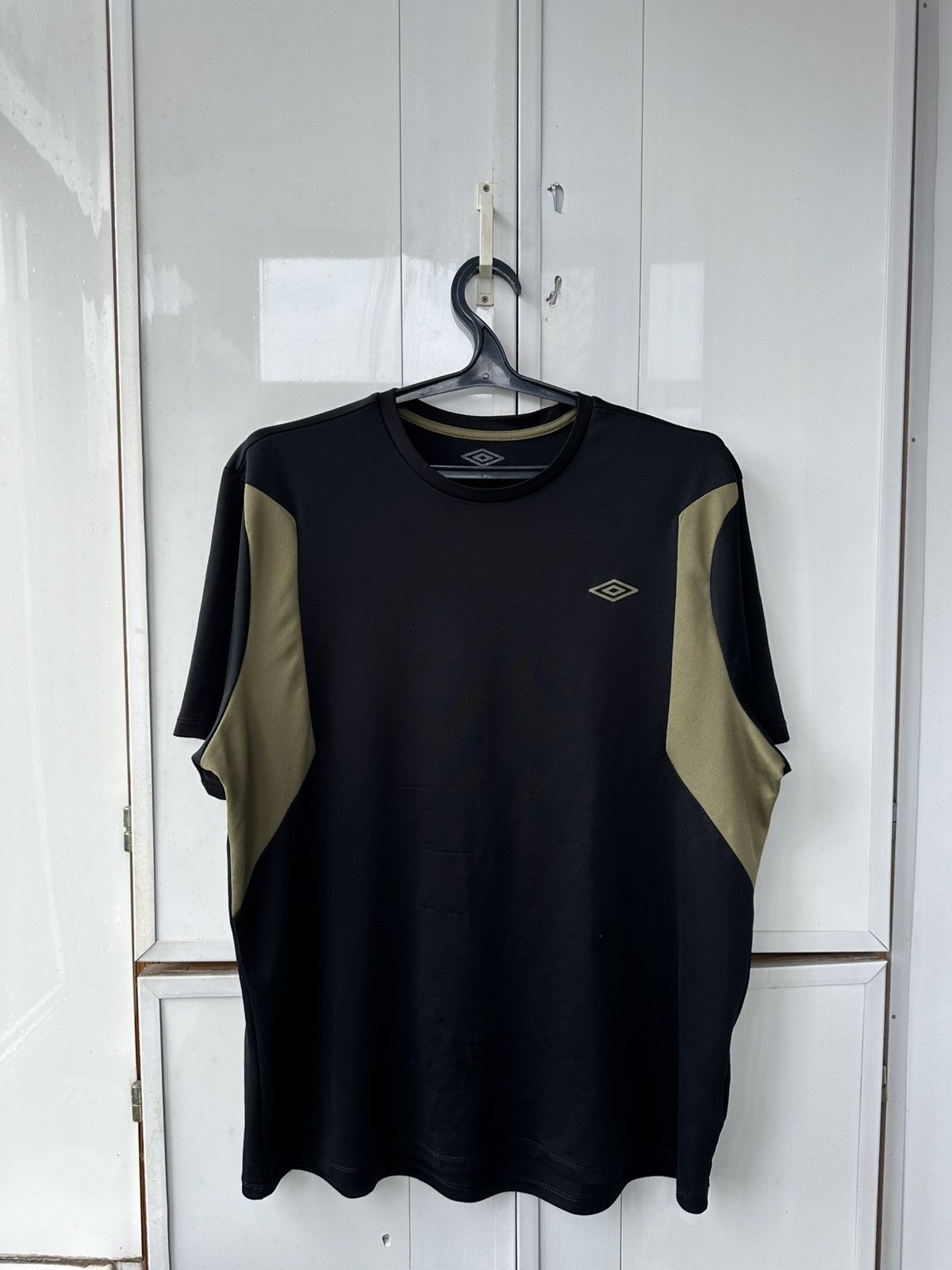 Umbro Vintage Umbro T-shirt Distressed Sport Nylon Fit Size US L / EU 52-54 / 3 - 1 Thumbnail