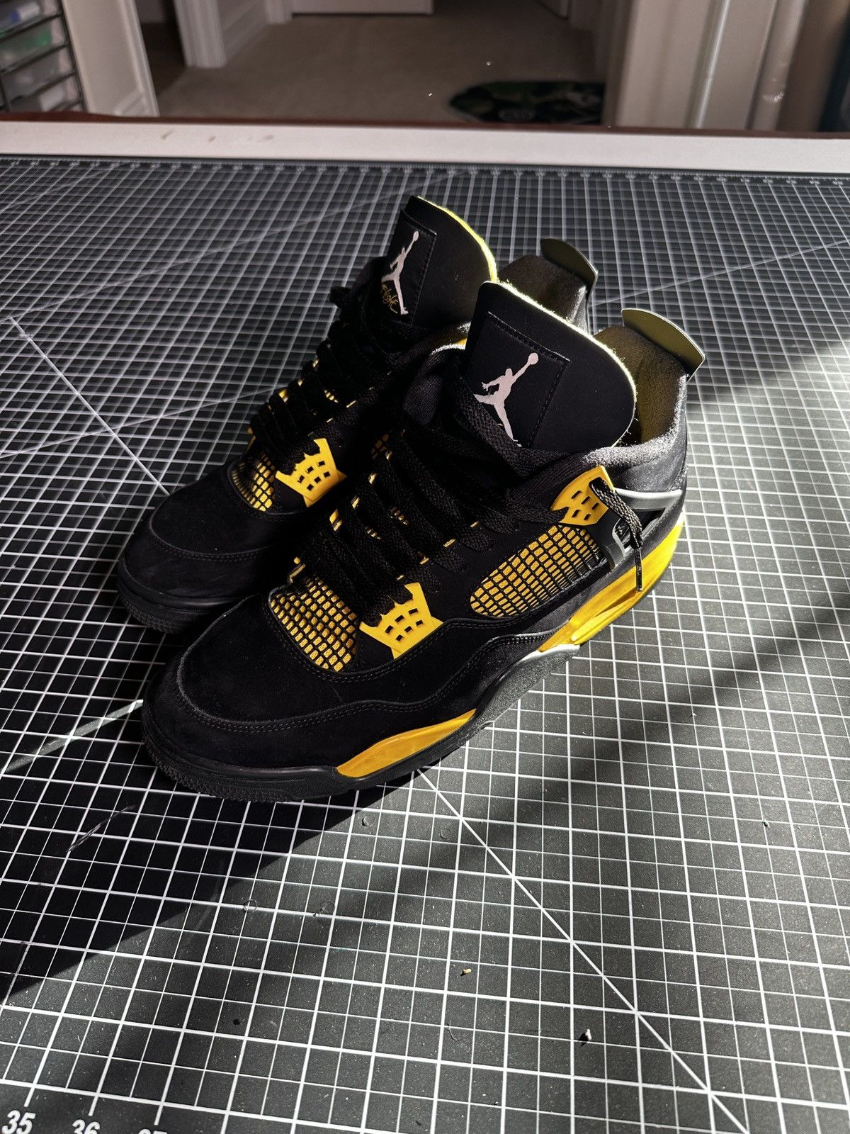 Nike Nike Air Jordan 4 Thunder Retro Size US 13 / EU 46 - 2 Thumbnail