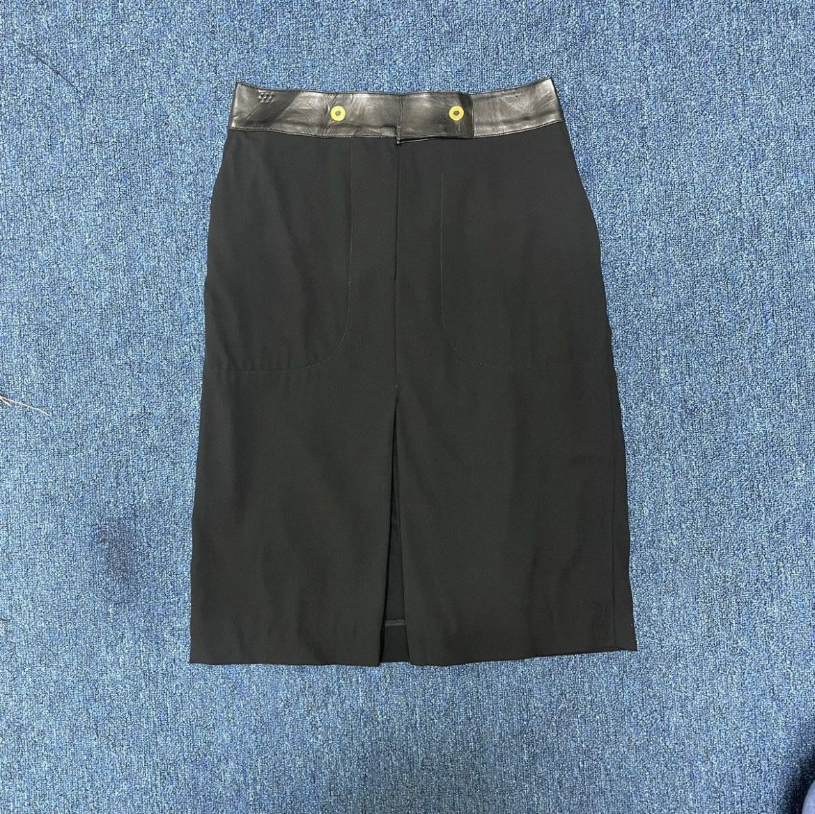Gucci VINTAGE GUCCI BLACK POCKET SKIRT Size 28" / US 6 / IT 42 - 14 Thumbnail