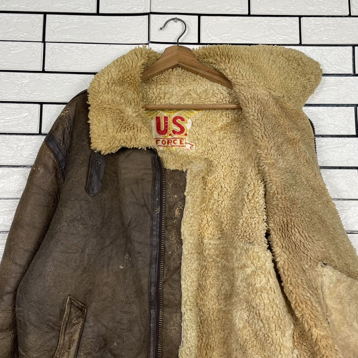 Japanese Brand Vintage US Force Sheepskin Shearling B3 Bomber Jacket Size US M / EU 48-50 / 2 - 12 Thumbnail
