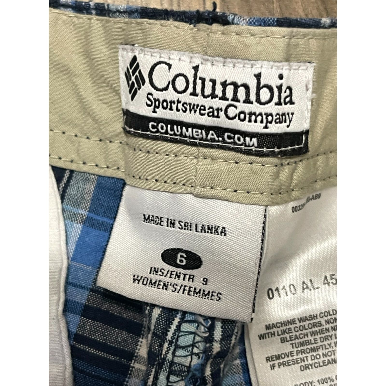 Vintage Columbia Shorts, Women's Size 9, Blue White Plaid, Pockets, Button Front, Chino, Juniors, Womens Size 30" / US 8 / IT 44 - 6 Thumbnail