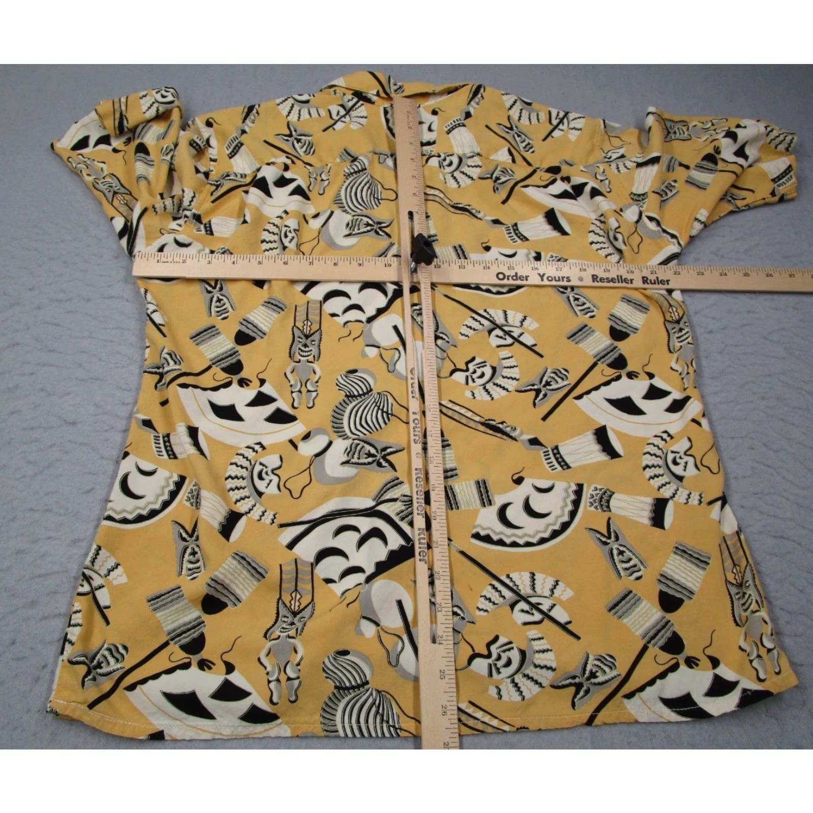 Reyn Spooner VINTAGE Reyn Spooner Shirt Mens XL Yellow Button Up Tiki Masks USA 60s 70s Art Hawaiian Retro Tropical Geometric Short Sleeve Button-Up USA Mens XX Size US XL / EU 56 / 4 - 5 Thumbnail