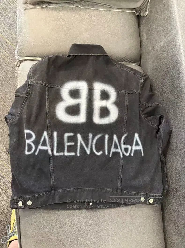 Balenciaga Balenciaga Back Double B Graffiti Glow-in-the-Dark Logo Wa Size US XS / EU 42 / 0 - 2 Thumbnail